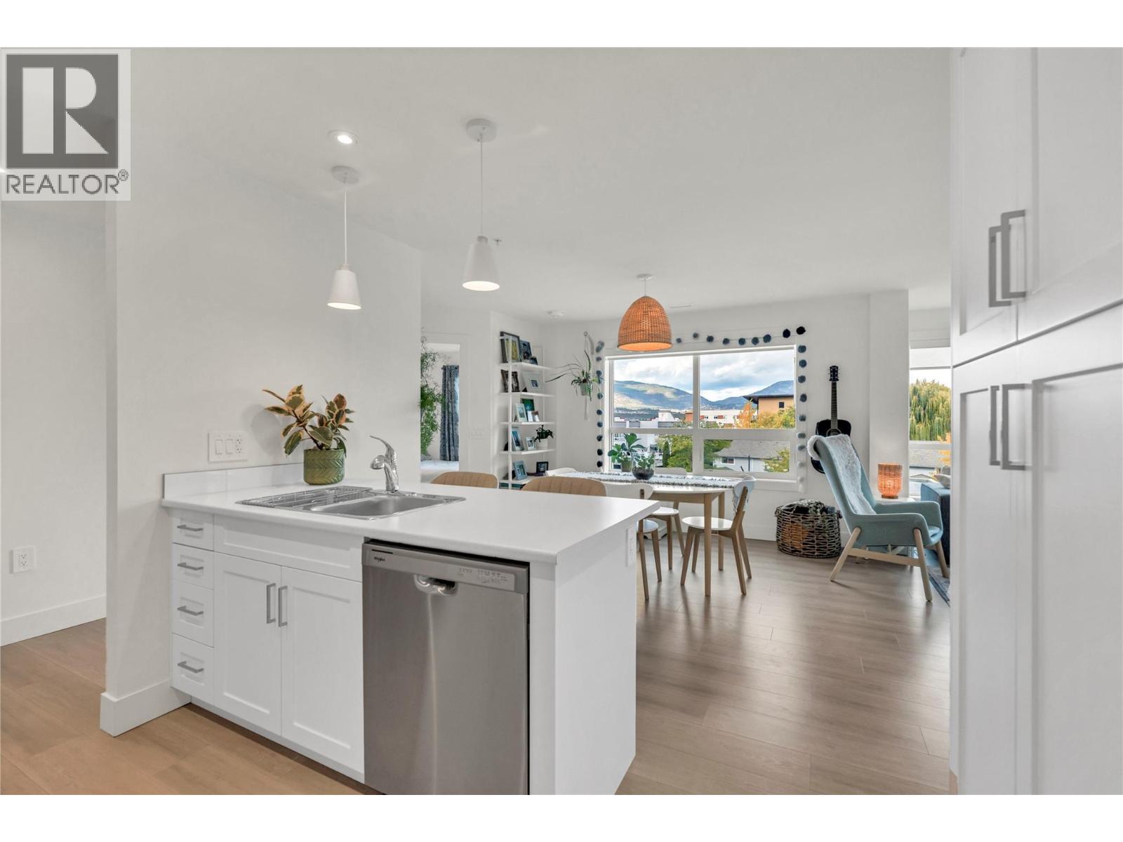 401 3362 SKAHA LAKE Road, Penticton