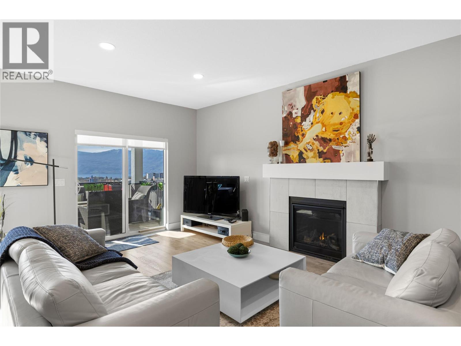  2353 Hawks Boulevard, West Kelowna