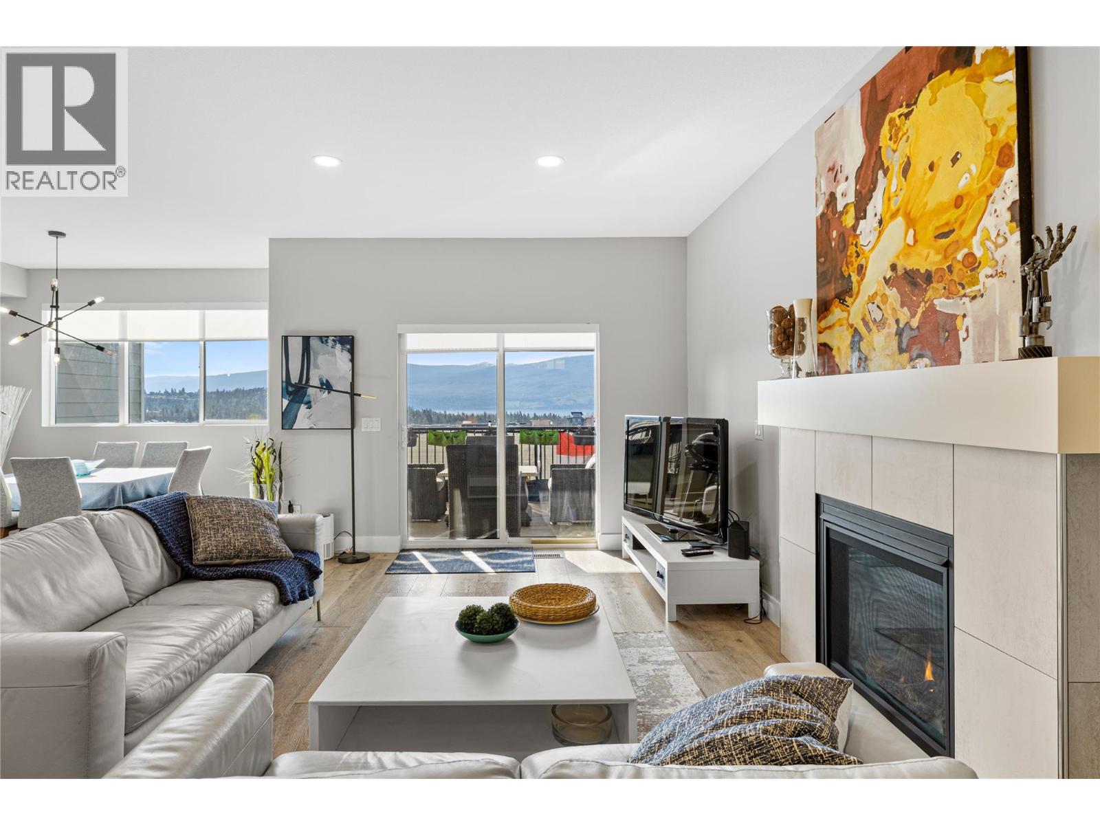  2353 Hawks Boulevard, West Kelowna