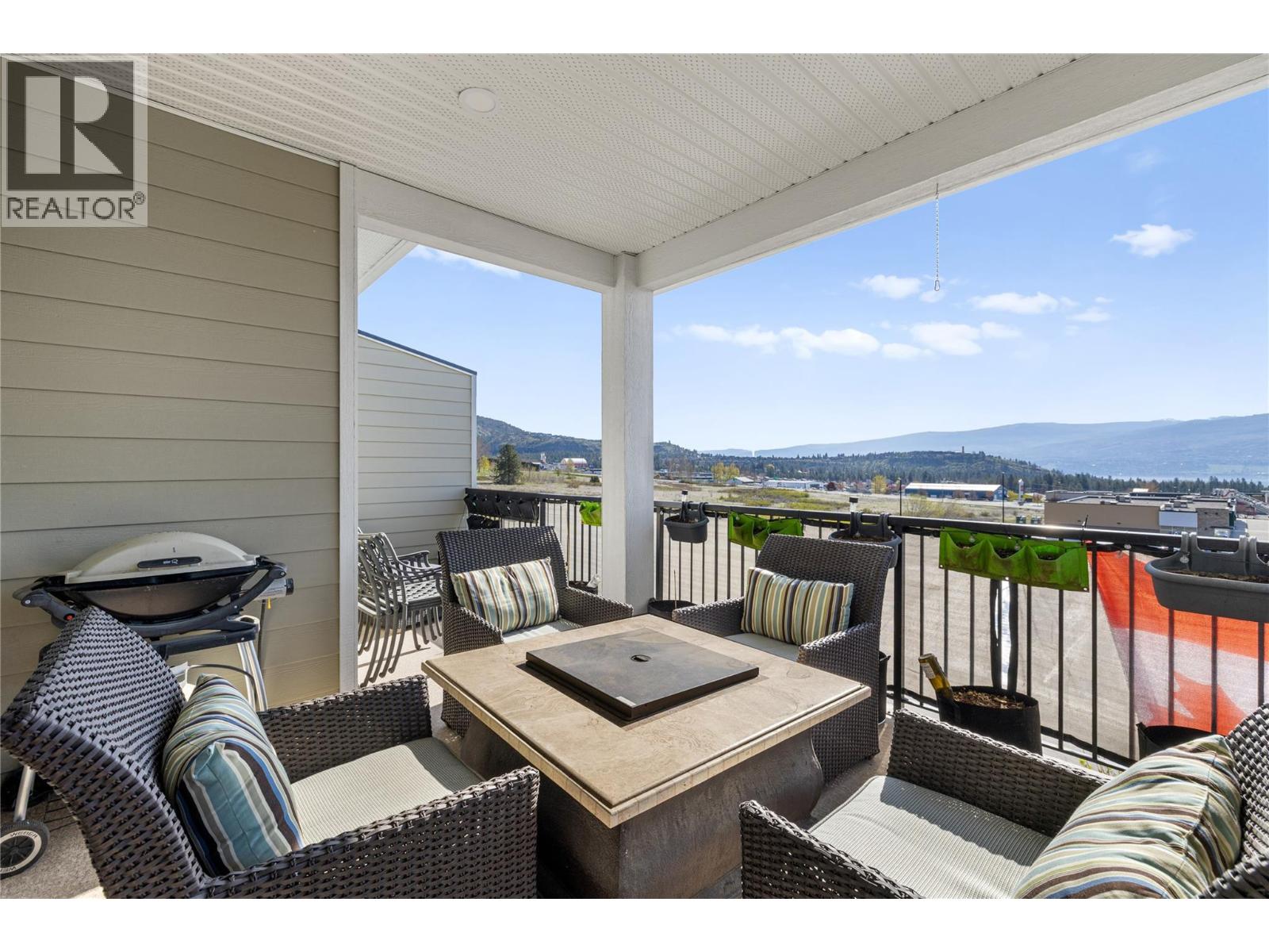  2353 Hawks Boulevard, West Kelowna