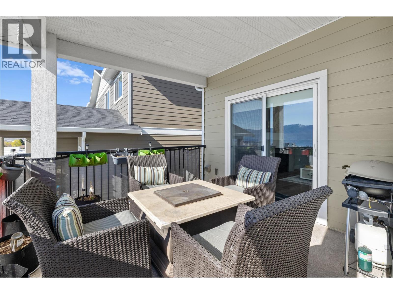  2353 Hawks Boulevard, West Kelowna