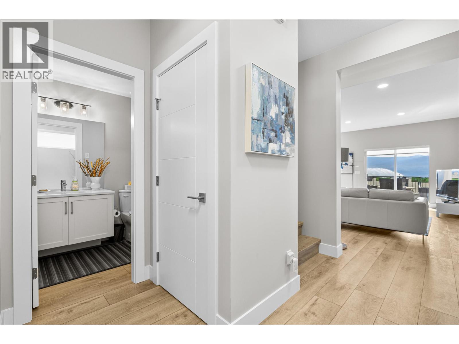  2353 Hawks Boulevard, West Kelowna