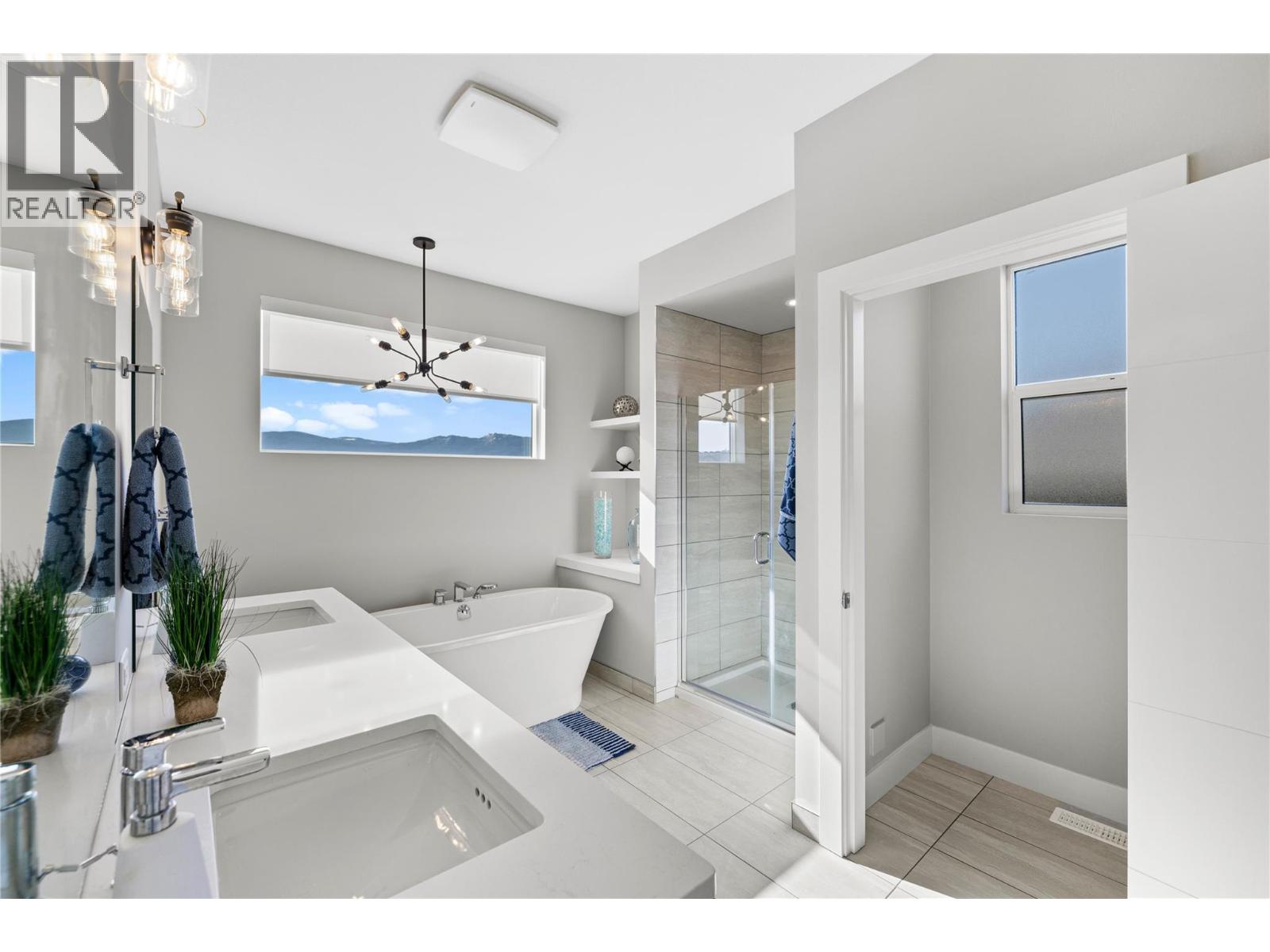  2353 Hawks Boulevard, West Kelowna