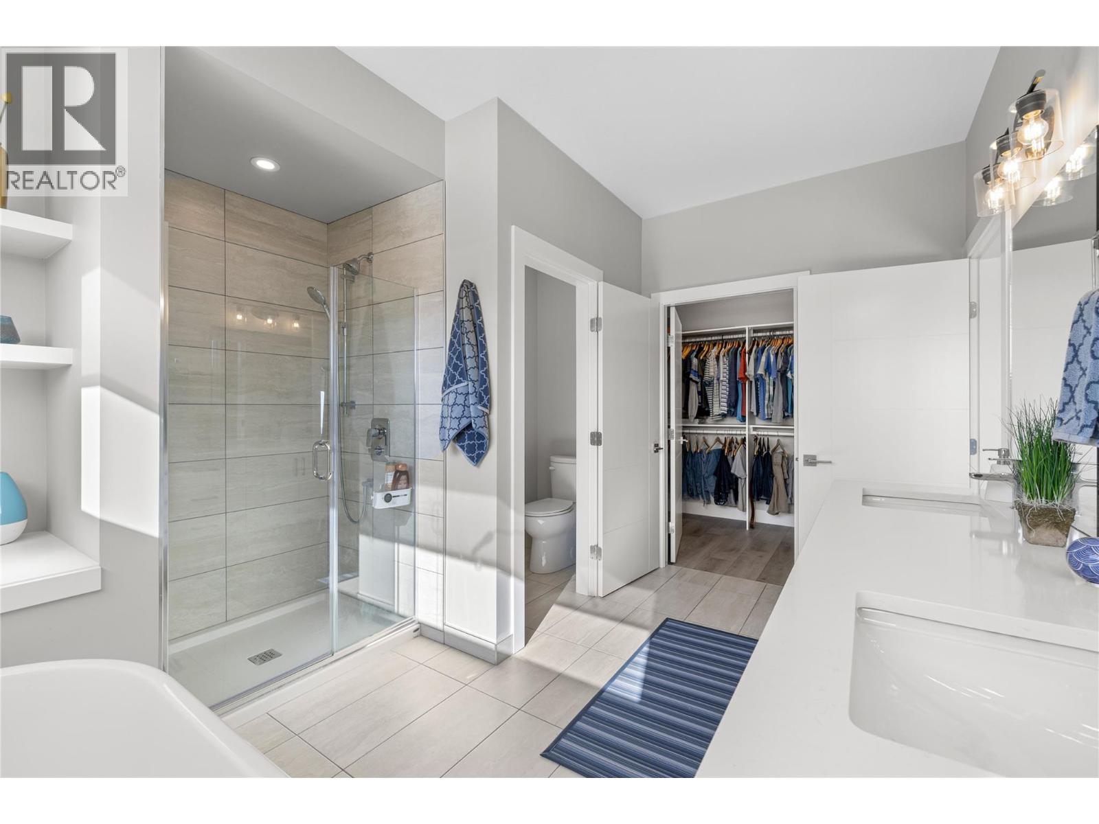  2353 Hawks Boulevard, West Kelowna