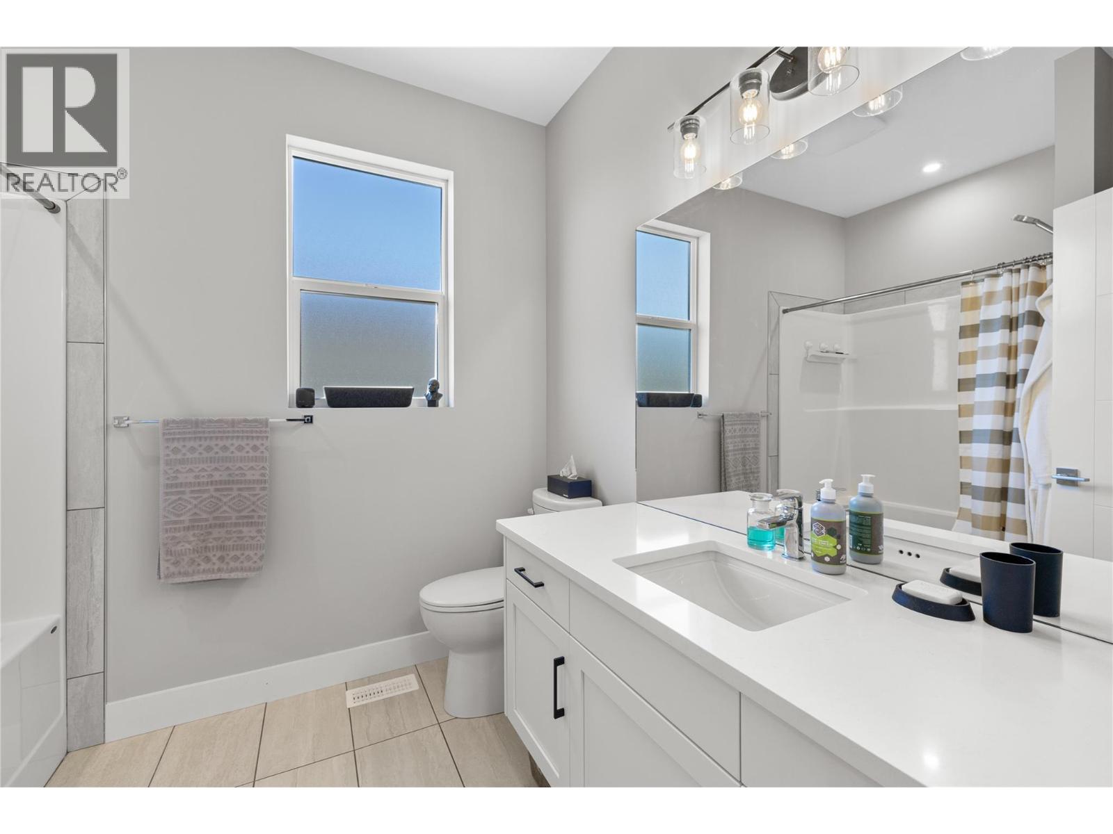  2353 Hawks Boulevard, West Kelowna