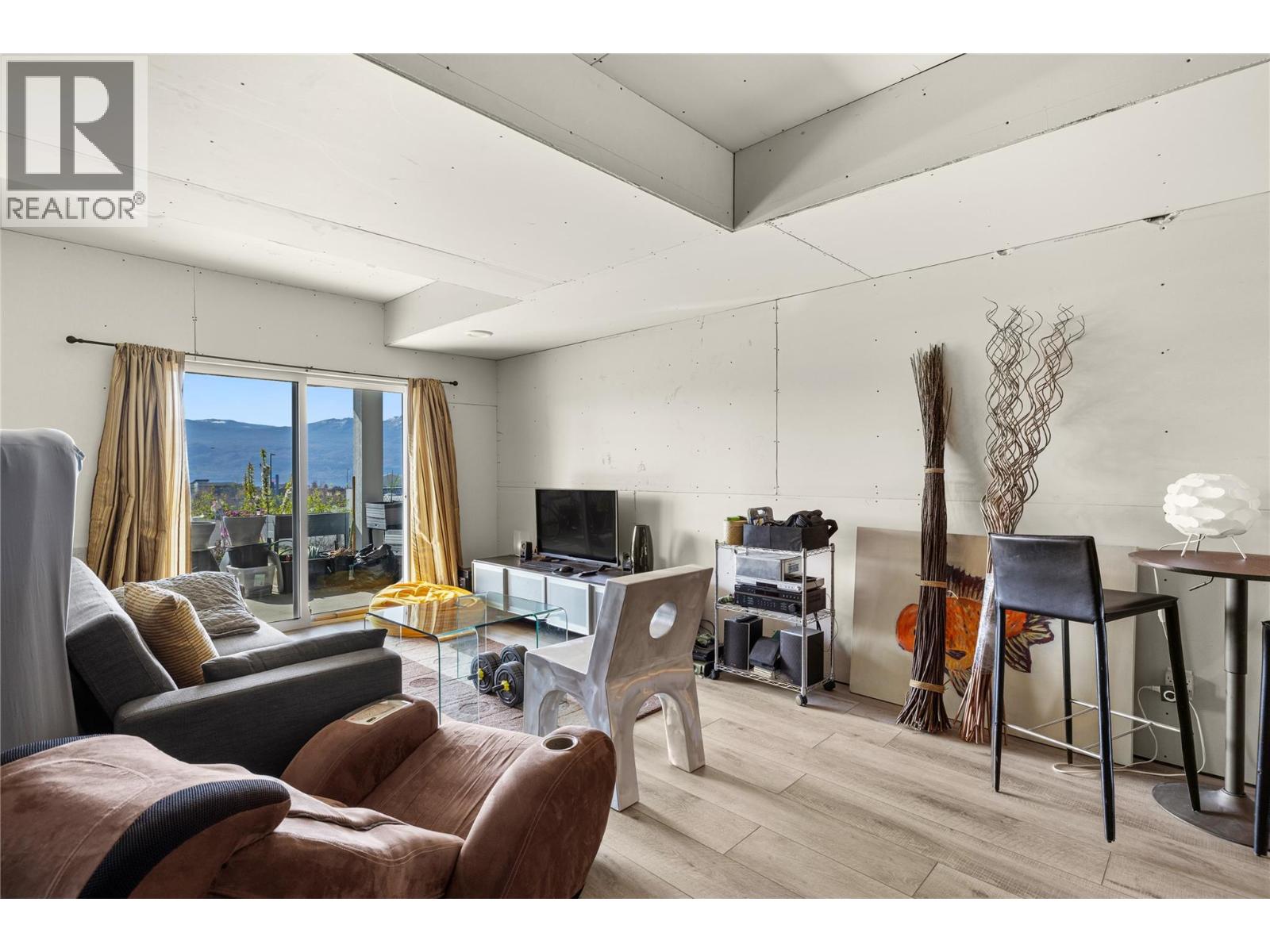  2353 Hawks Boulevard, West Kelowna