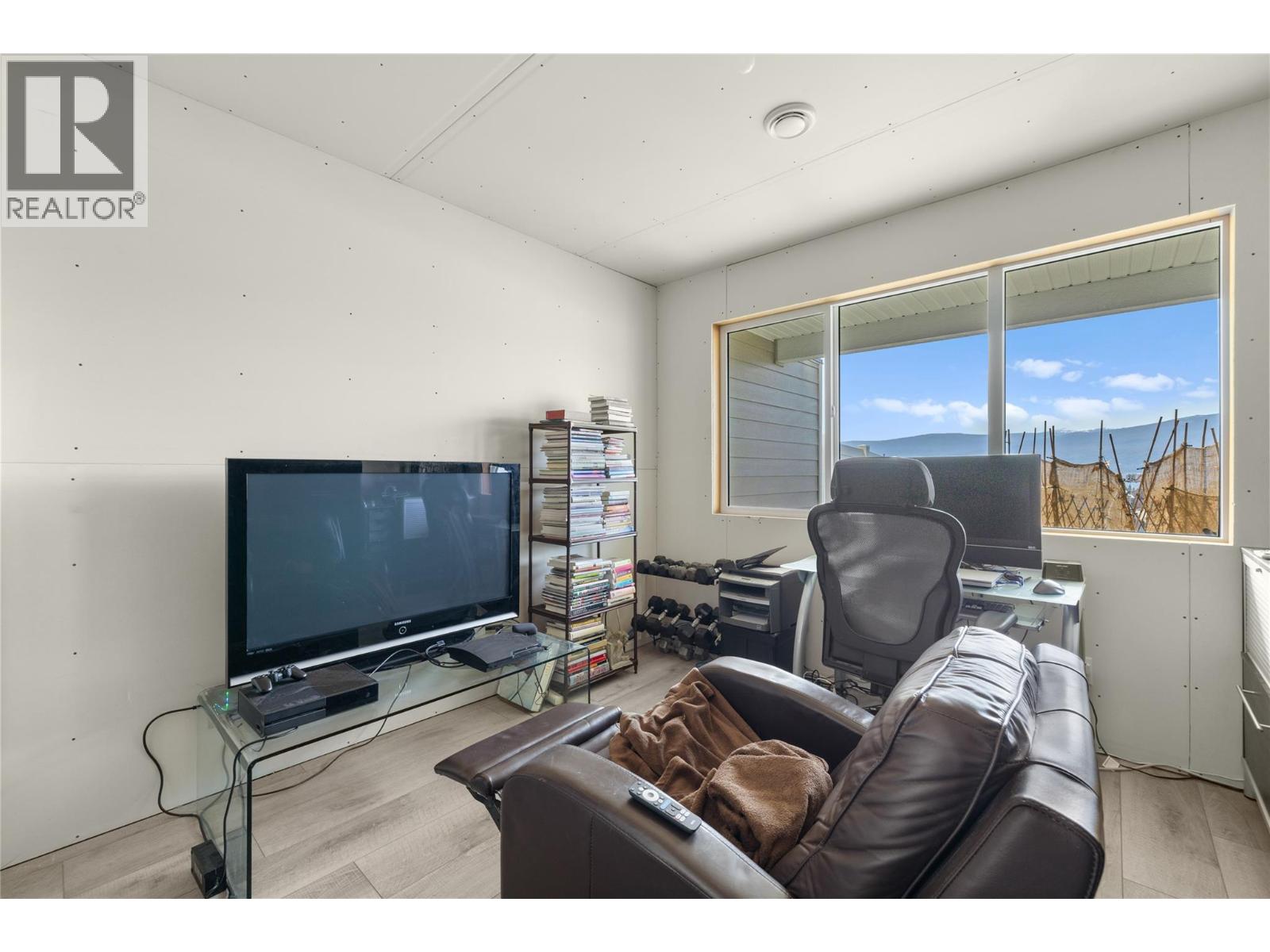  2353 Hawks Boulevard, West Kelowna