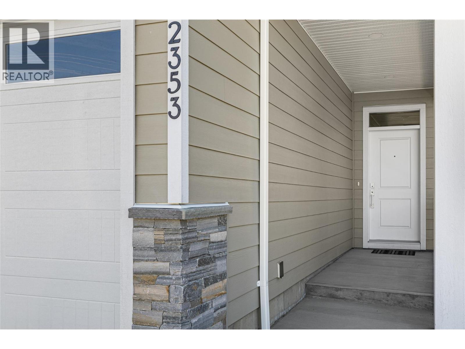  2353 Hawks Boulevard, West Kelowna