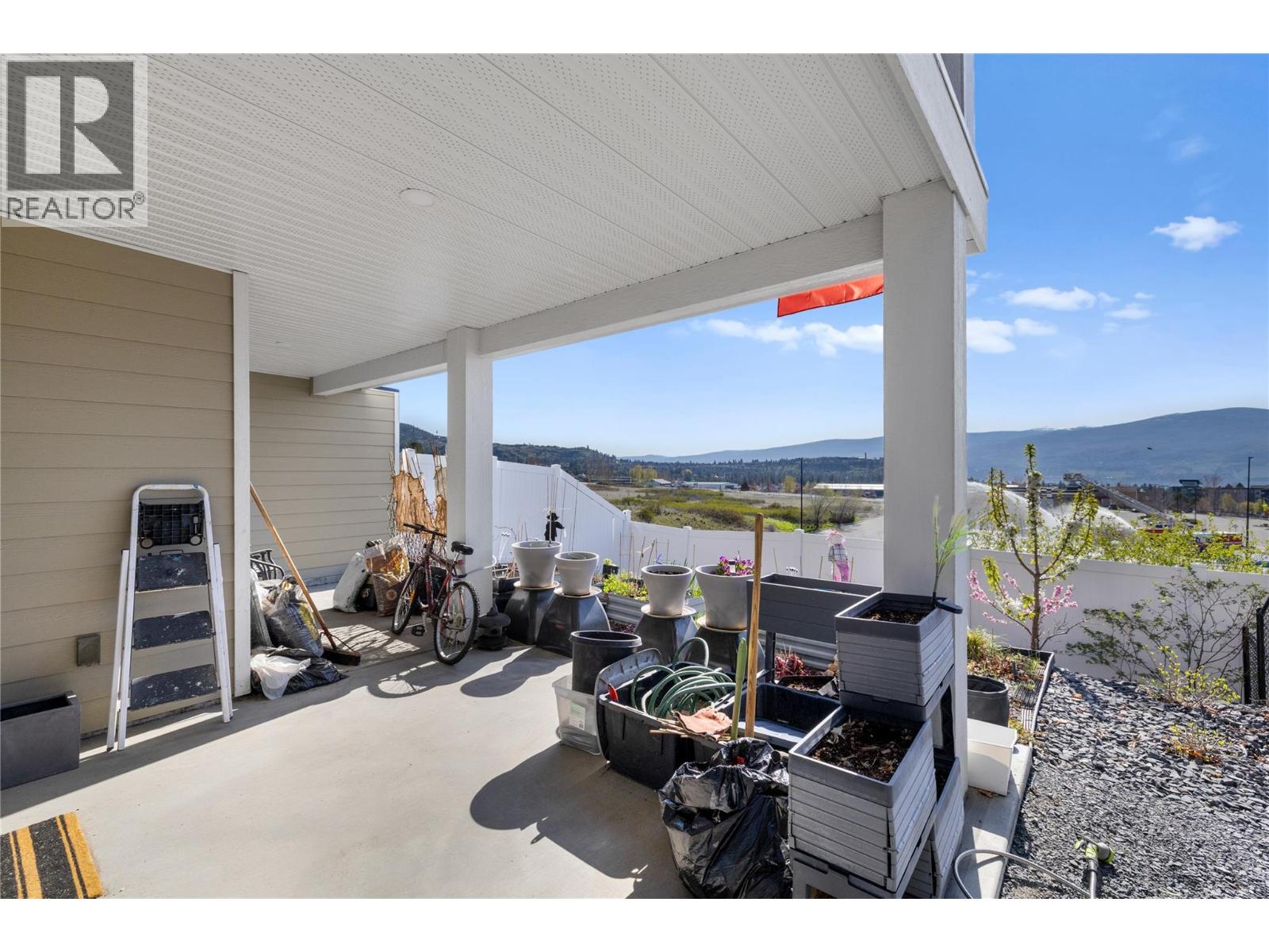  2353 Hawks Boulevard, West Kelowna