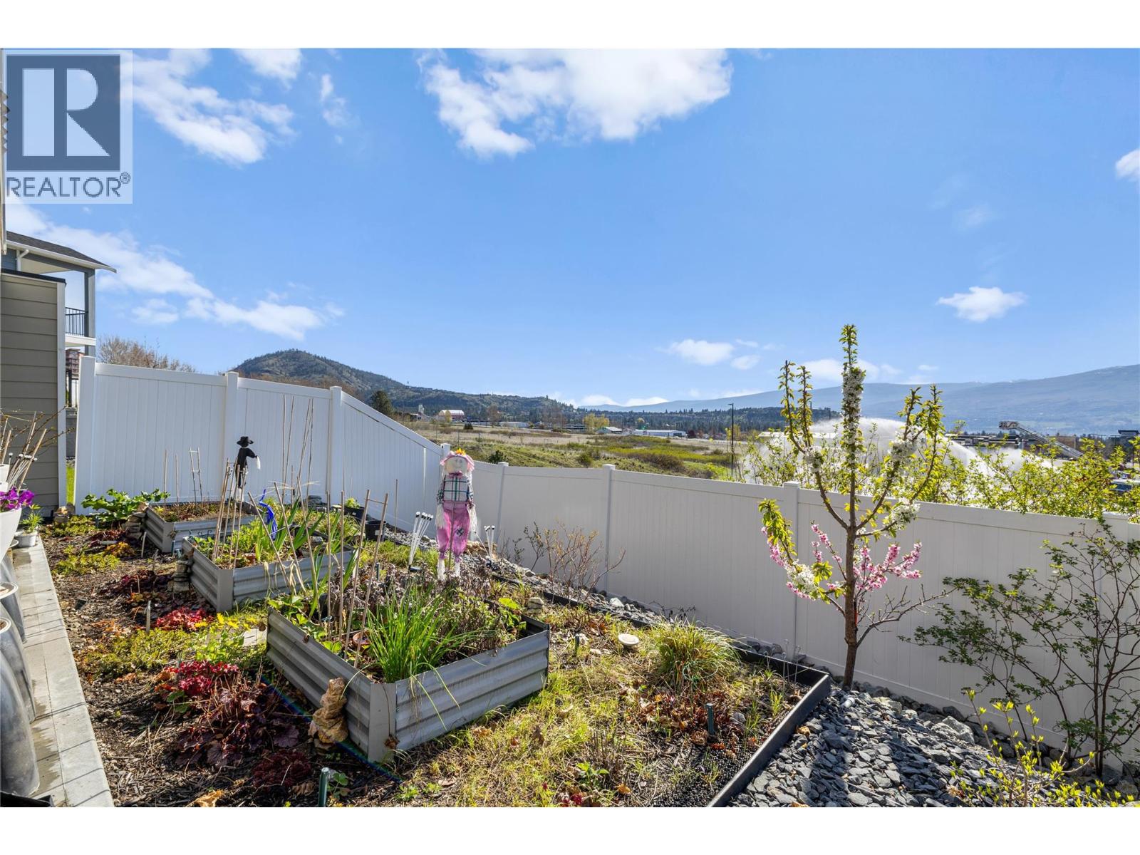  2353 Hawks Boulevard, West Kelowna