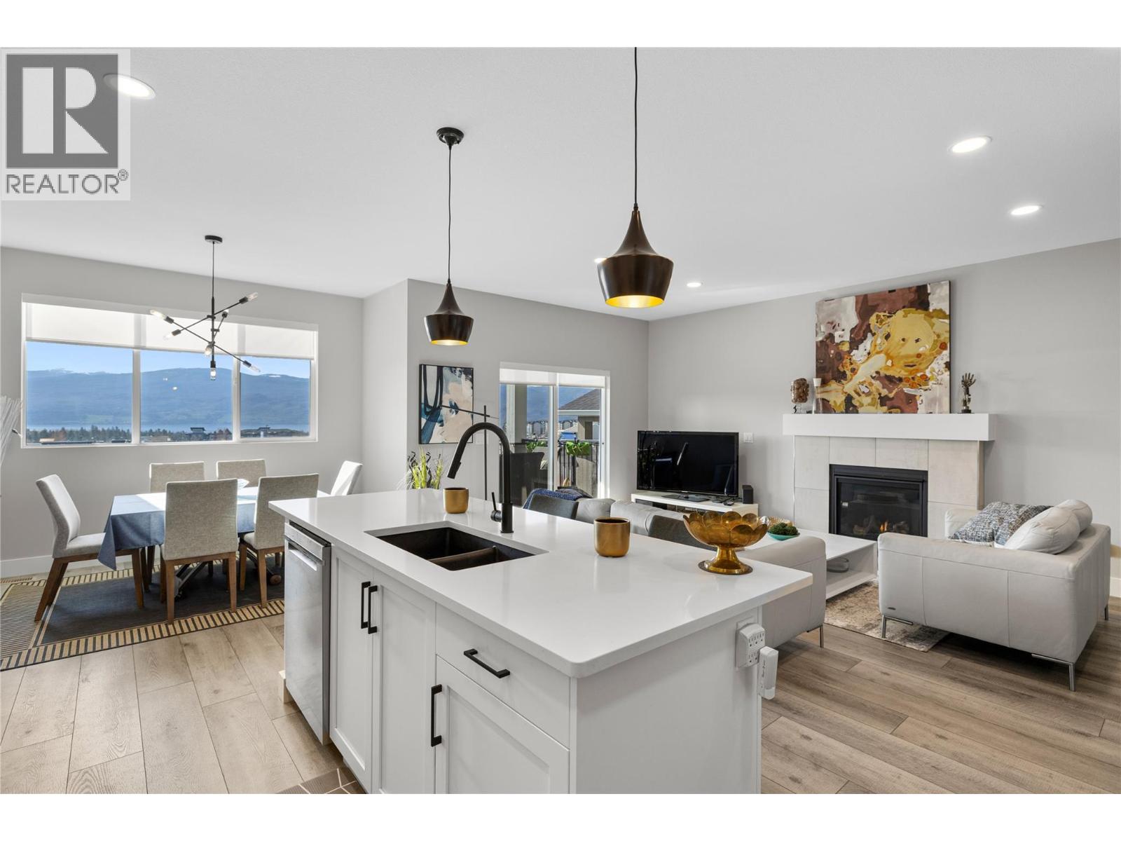  2353 Hawks Boulevard, West Kelowna