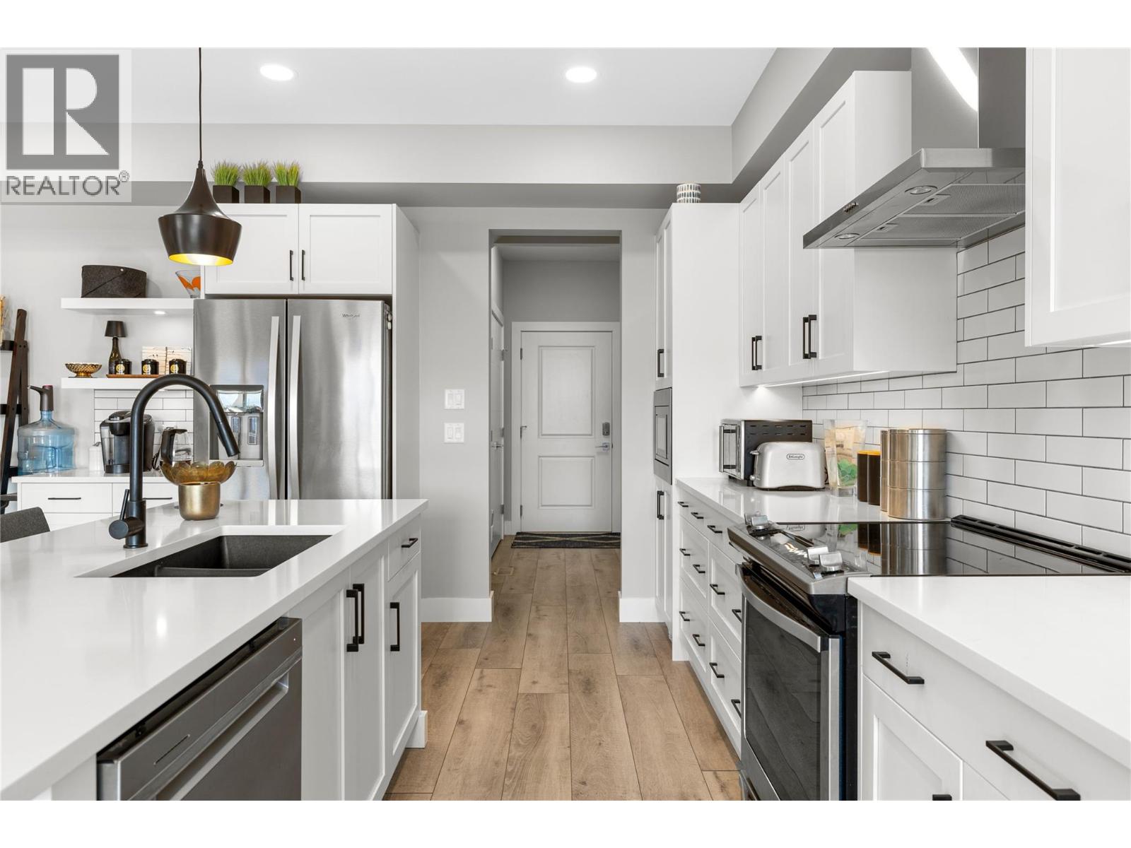  2353 Hawks Boulevard, West Kelowna