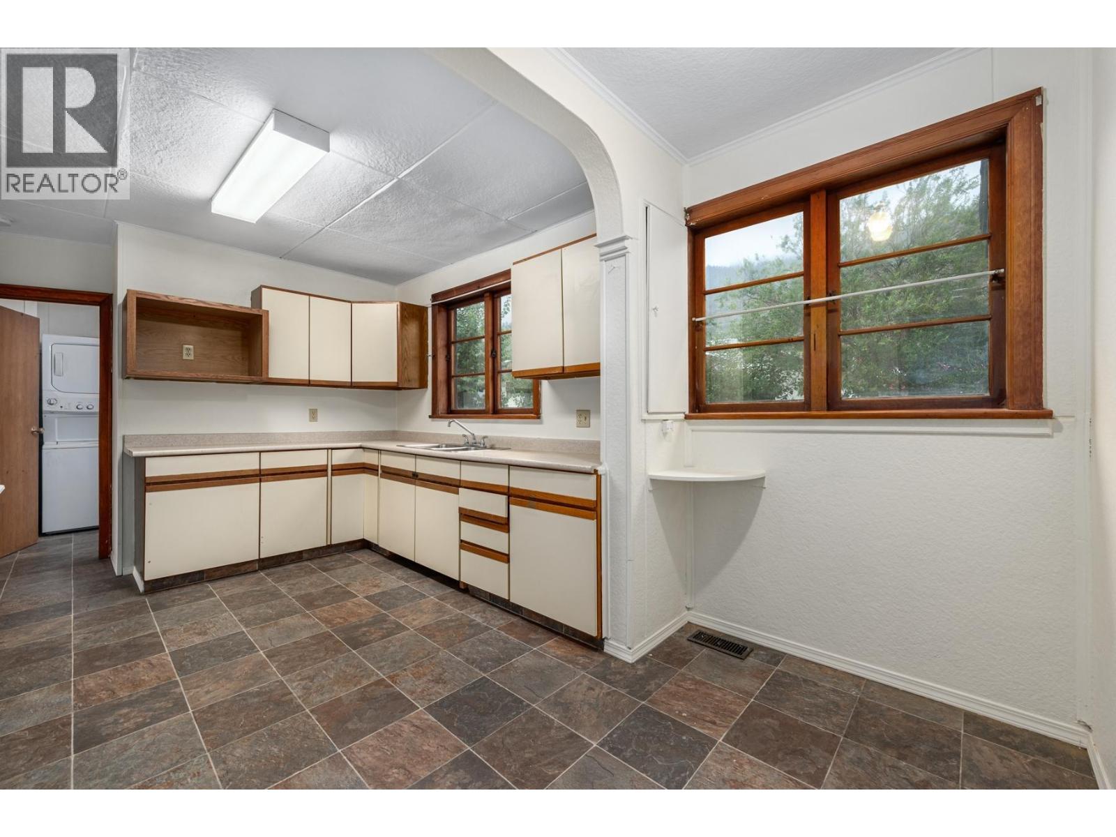 633 FRASERVIEW Street, Lillooet