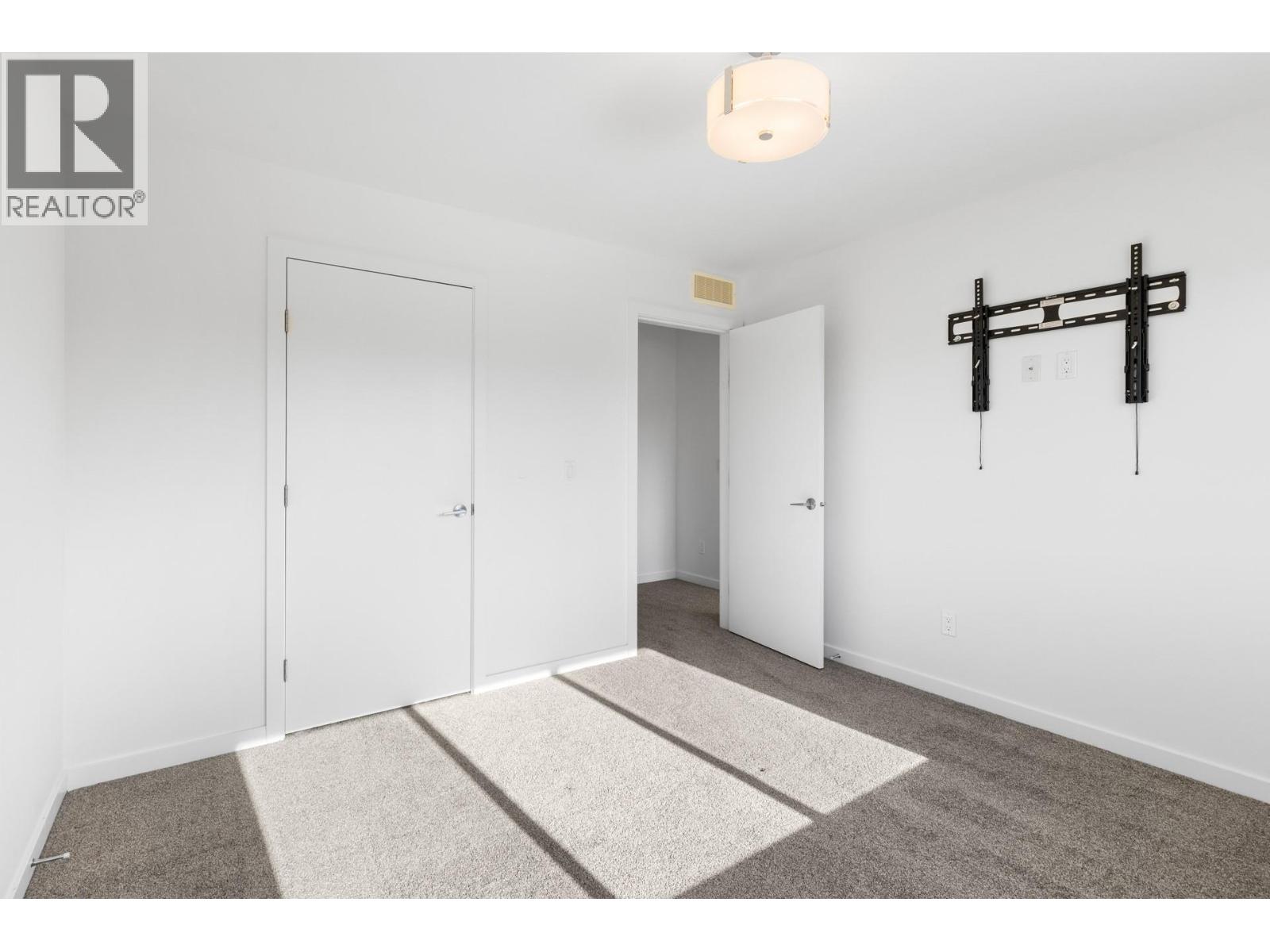  443 Christleton Avenue, Kelowna