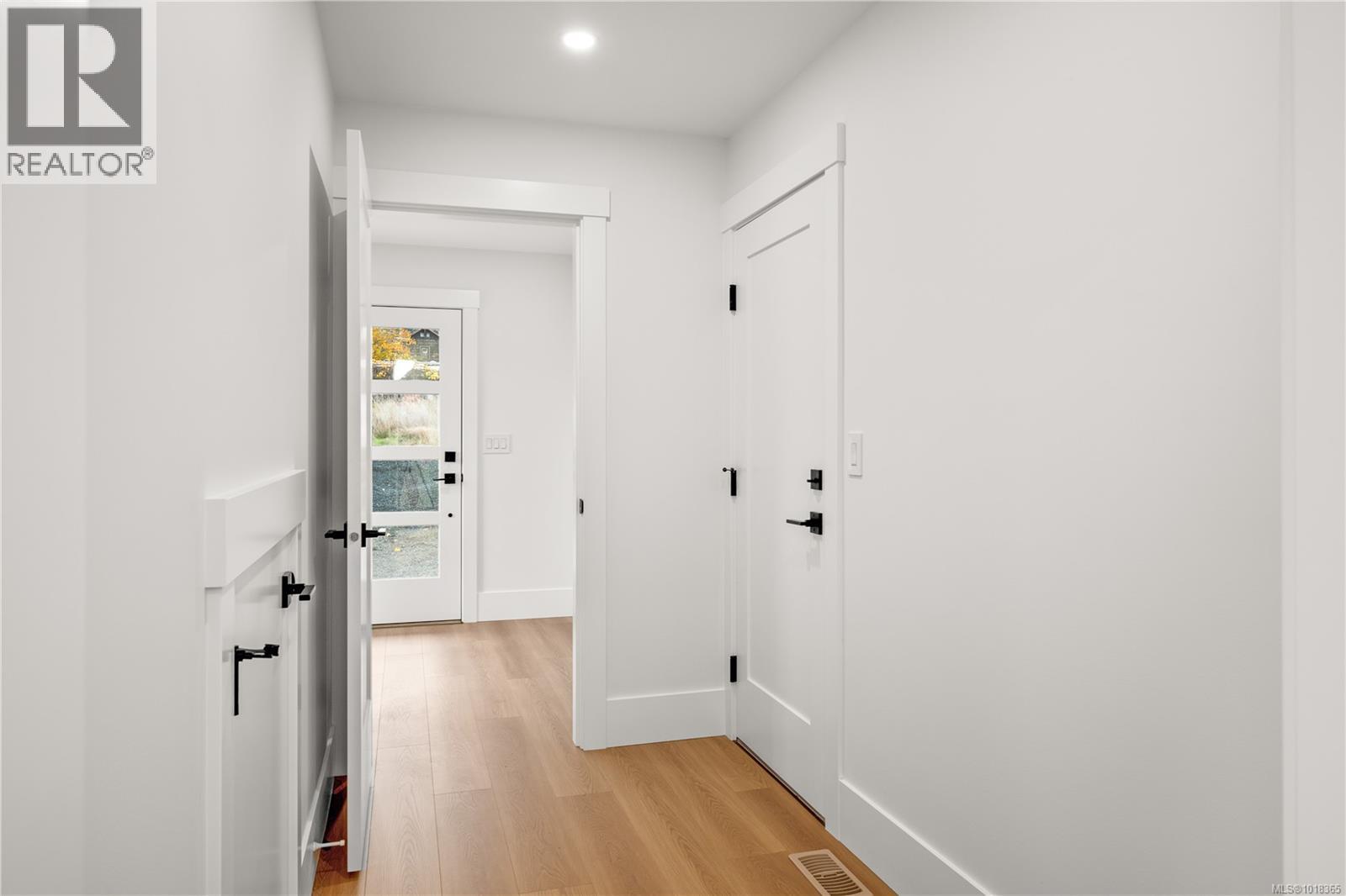 4193 CORUNNA AVE - 21