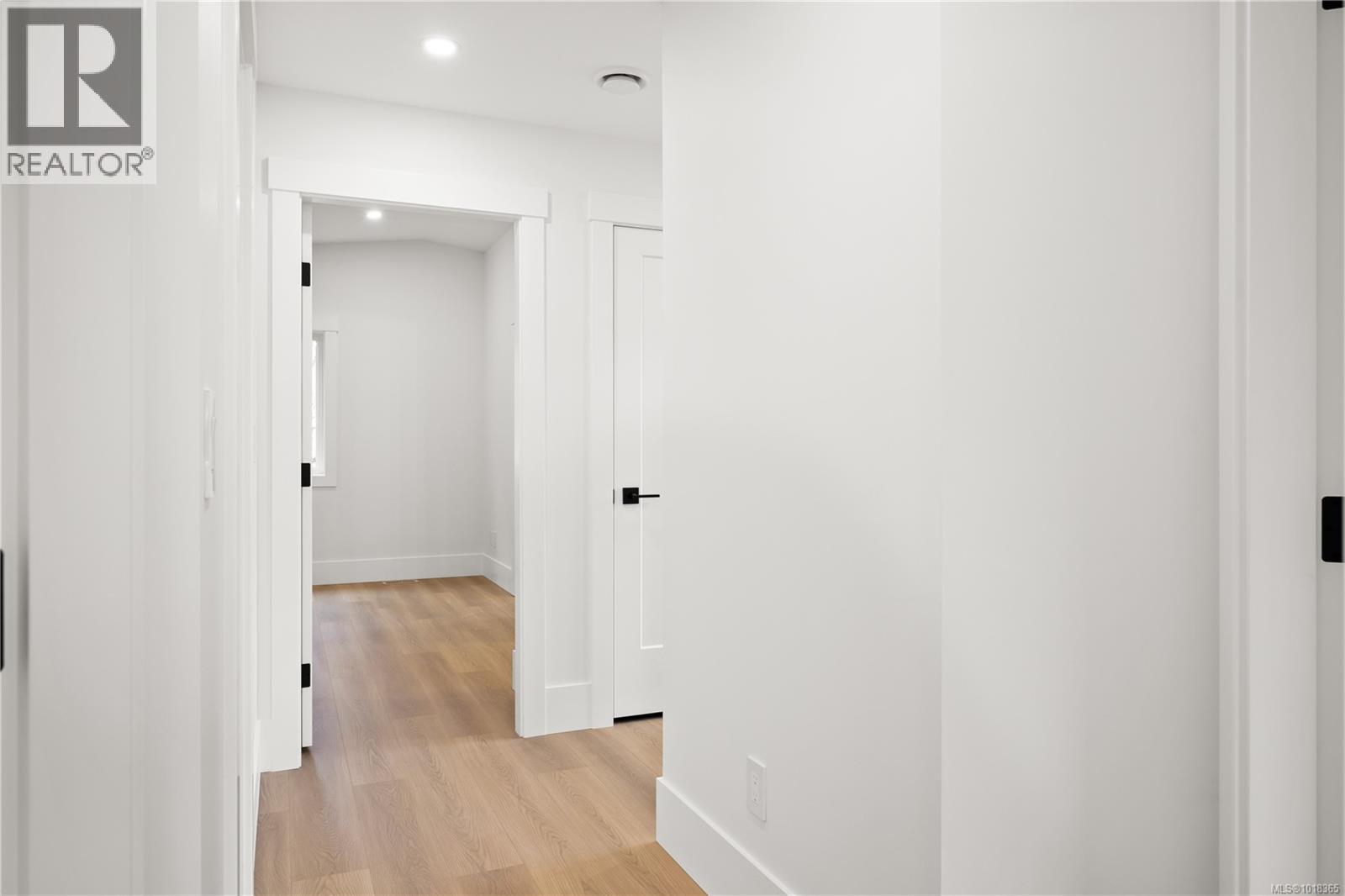 4193 CORUNNA AVE - 57