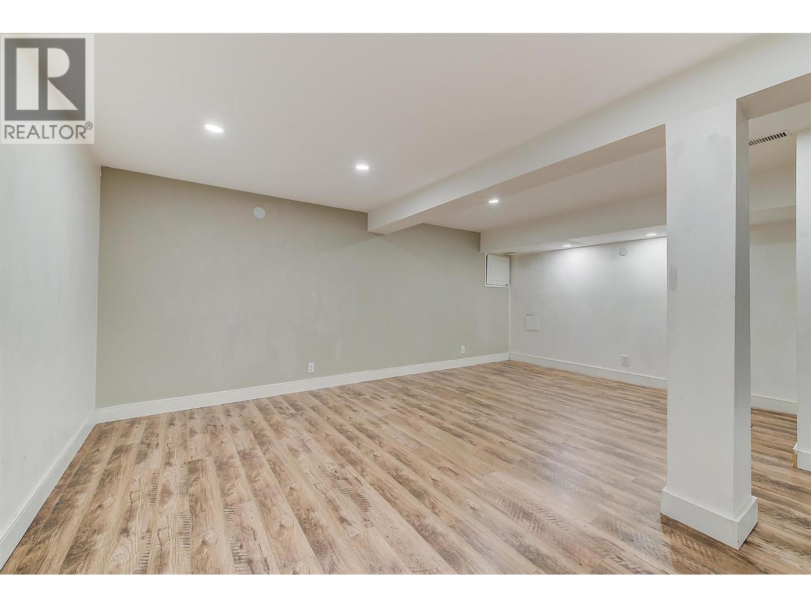  880 Hollydell Road, Kelowna