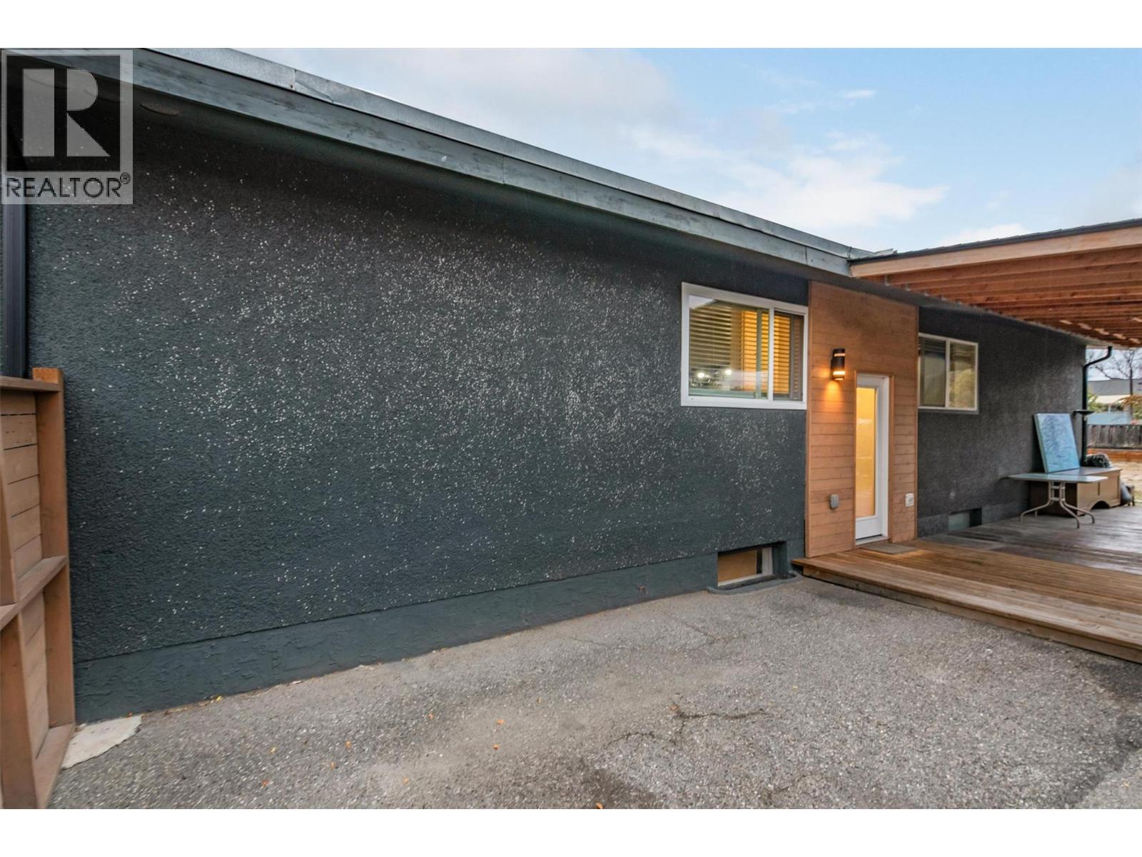  880 Hollydell Road, Kelowna