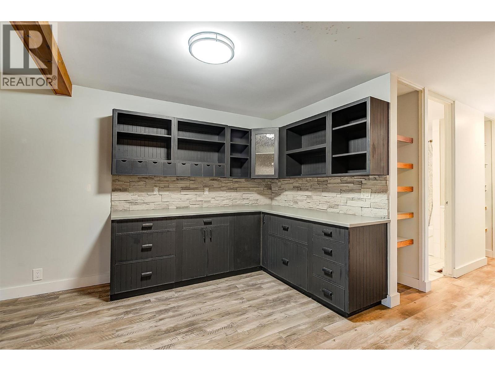  880 Hollydell Road, Kelowna