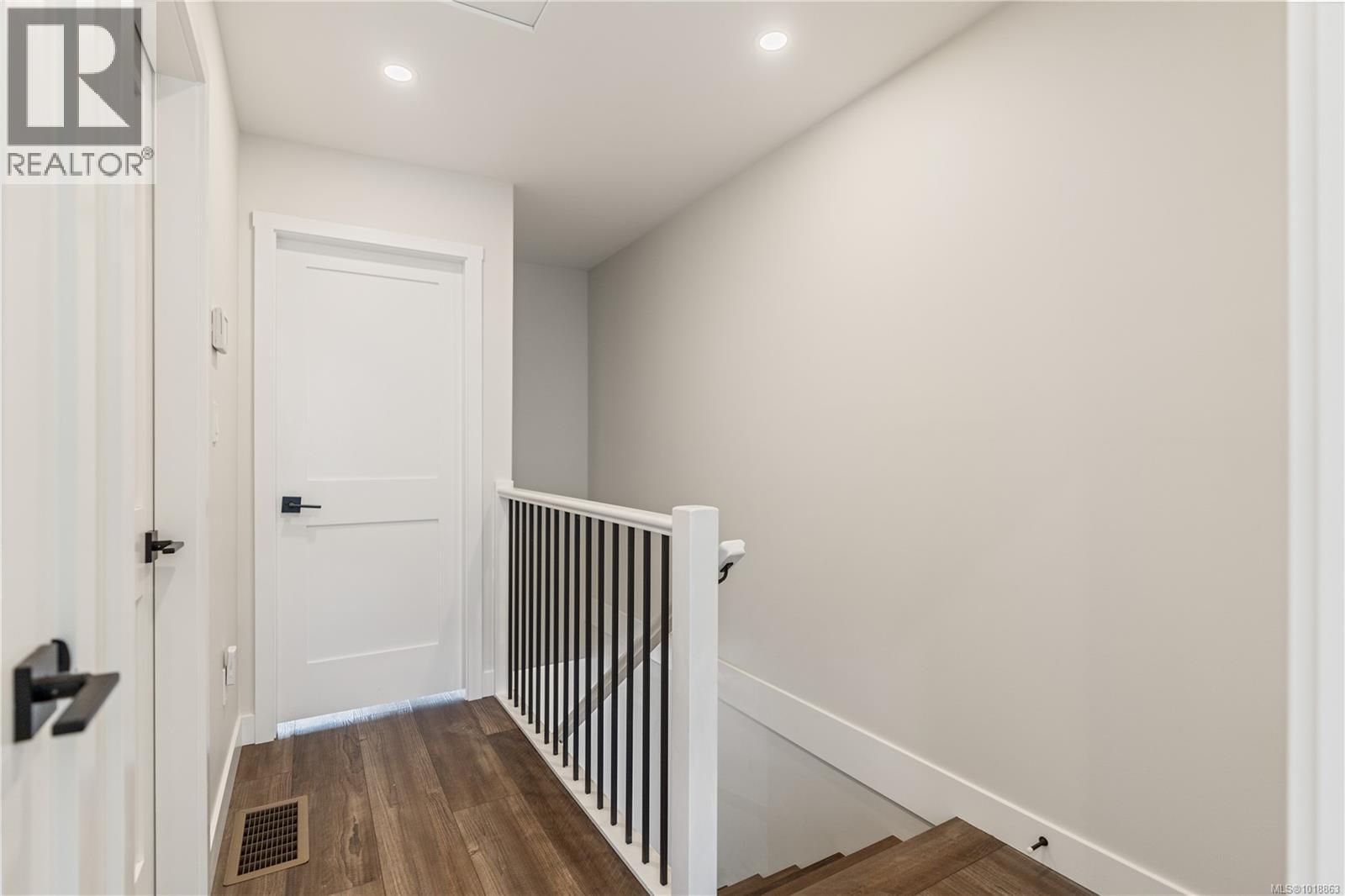 1023 BOXCAR CLOSE - 15