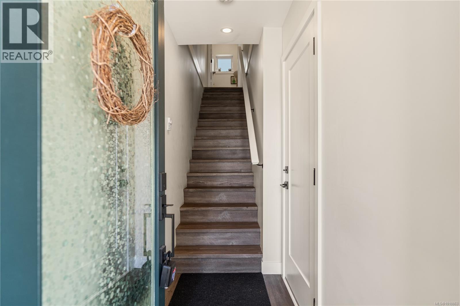 1023 BOXCAR CLOSE - 27