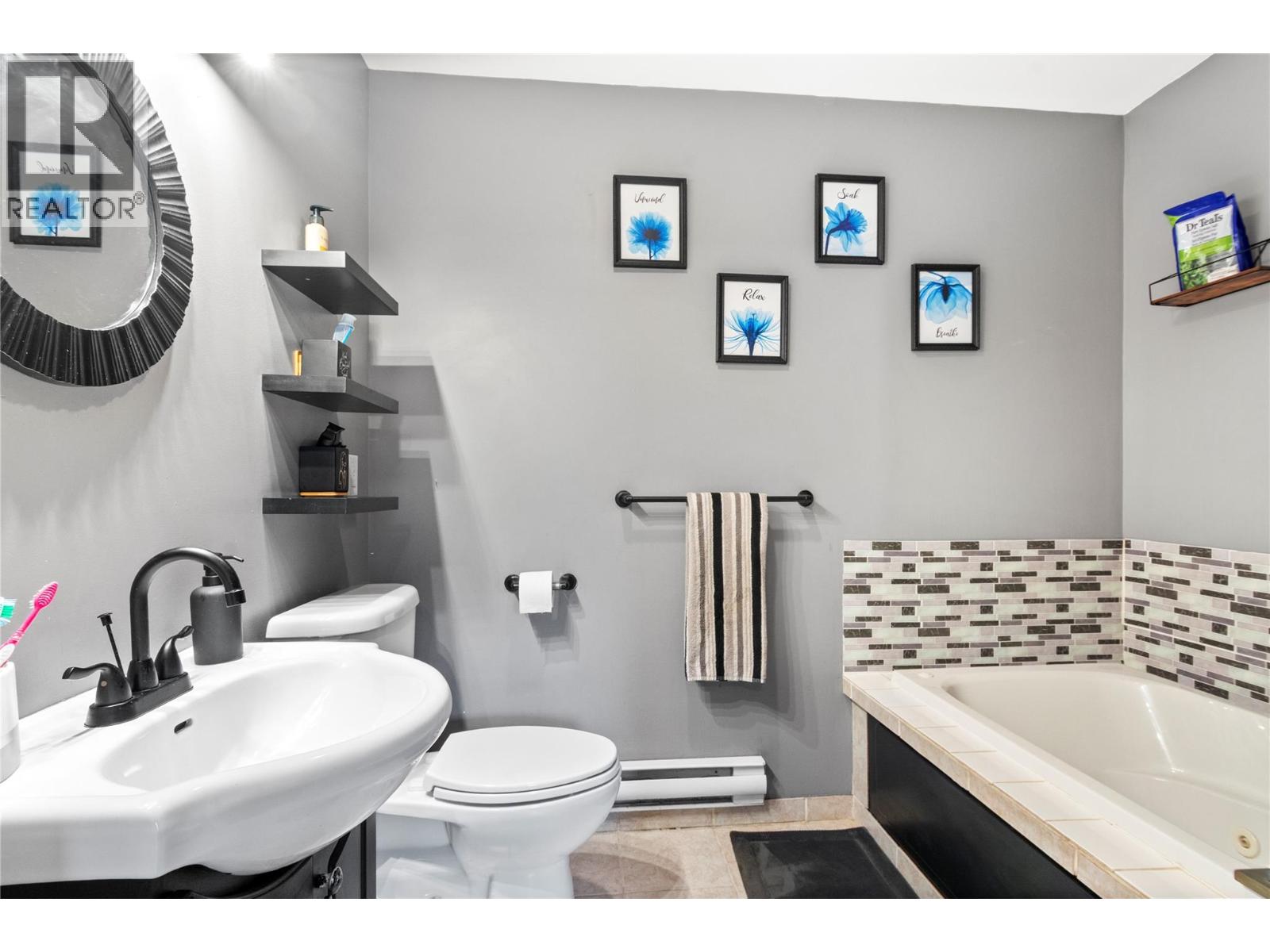 538 TAYLOR Way, Princeton