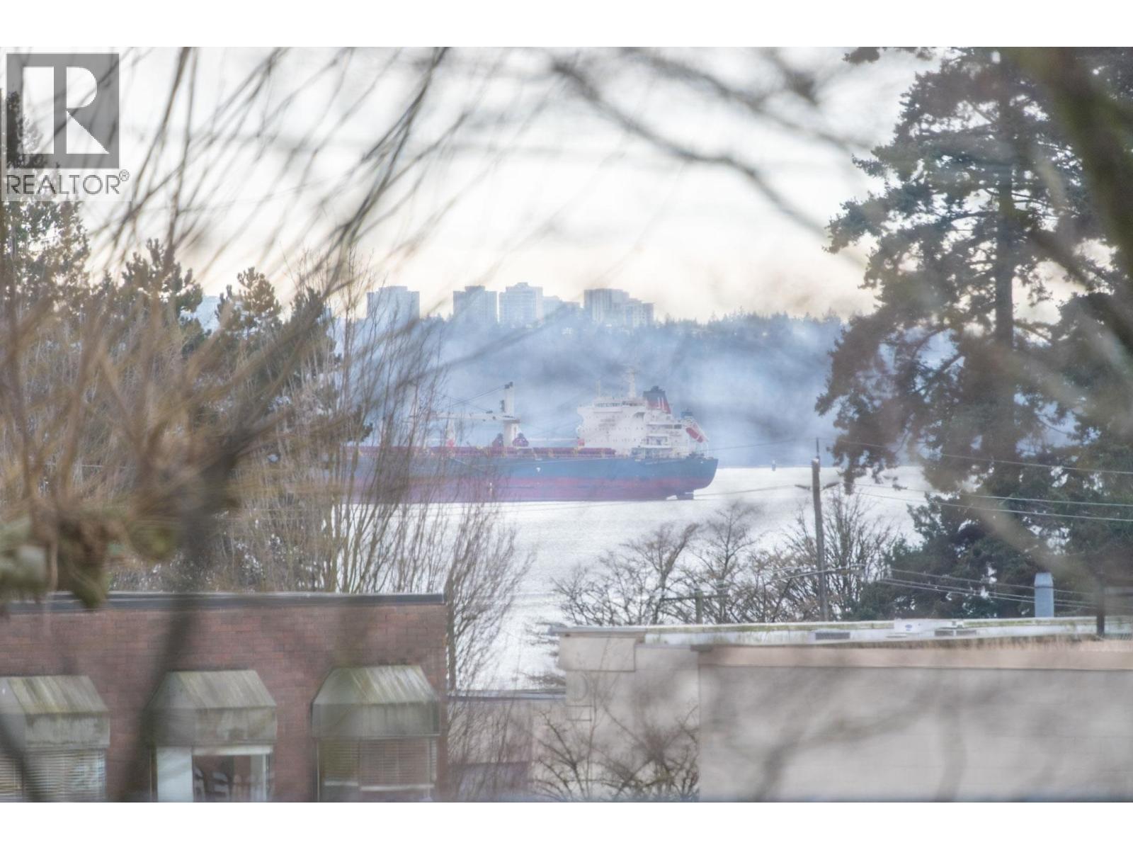 101 1427 DUCHESS AVENUE, West Vancouver