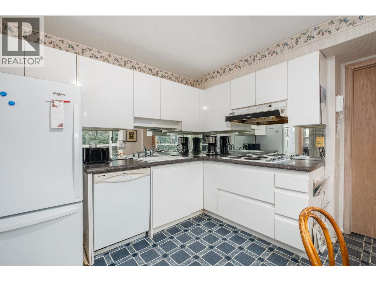 101 1427 DUCHESS AVENUE, West Vancouver