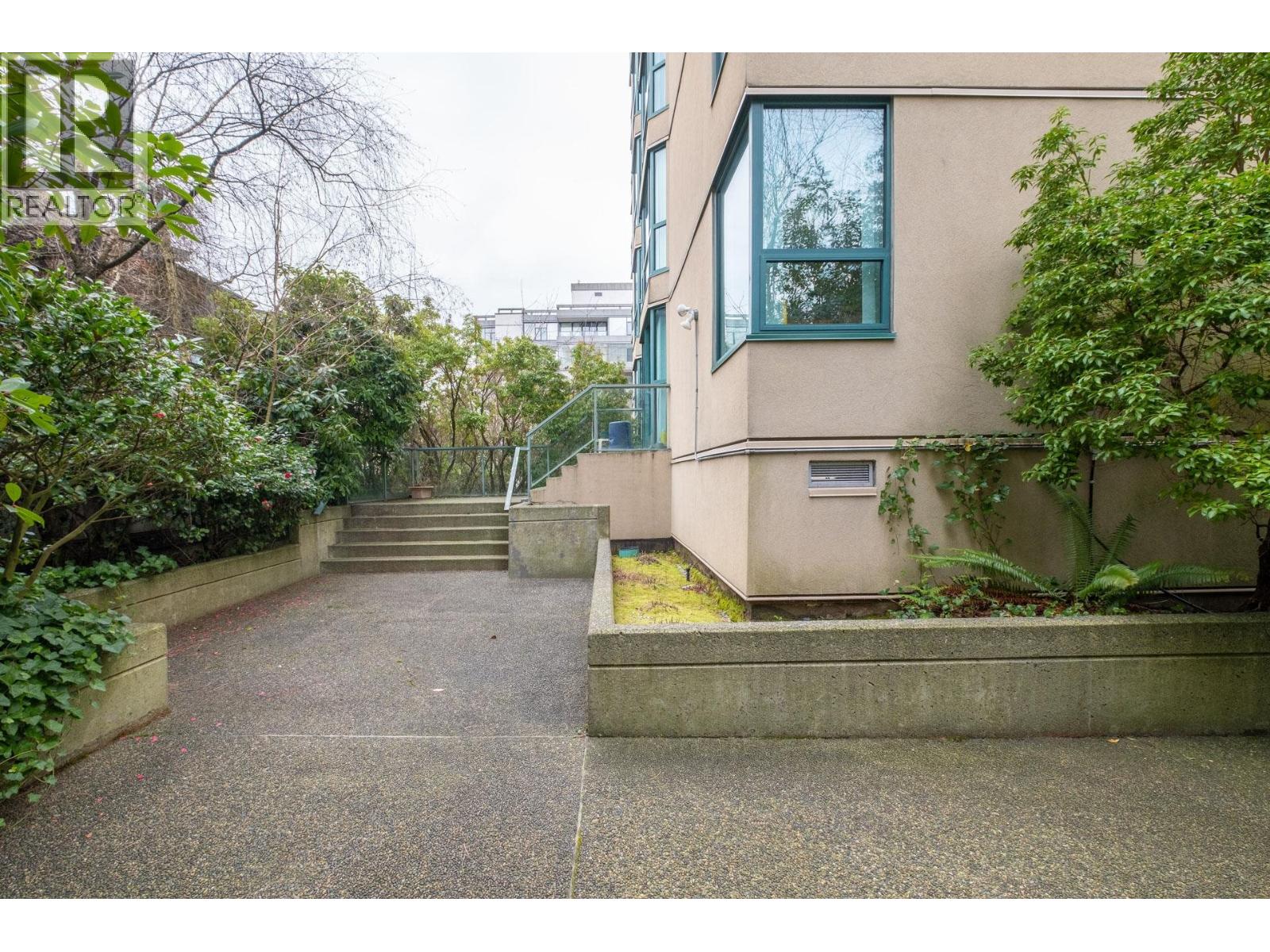 101 1427 DUCHESS AVENUE, West Vancouver