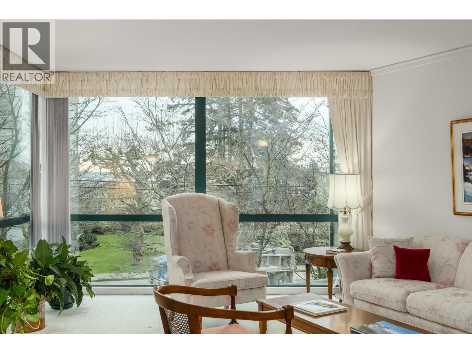 101 1427 DUCHESS AVENUE, West Vancouver