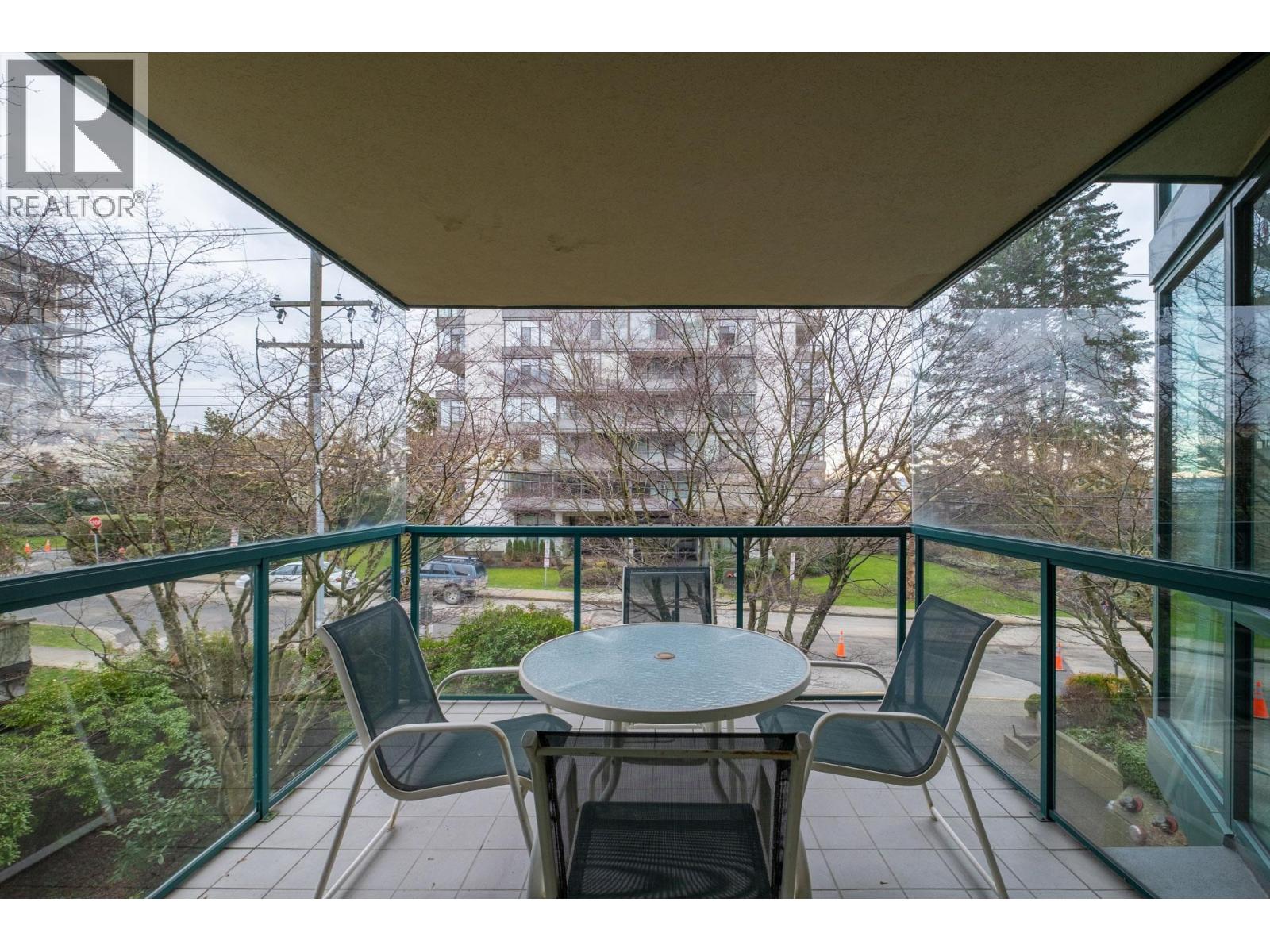 101 1427 DUCHESS AVENUE, West Vancouver