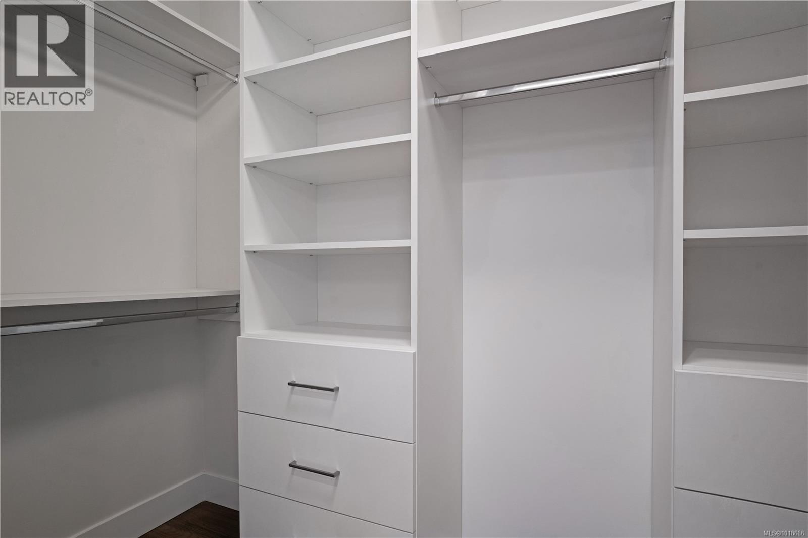 612 Rainbow Way, Parksville