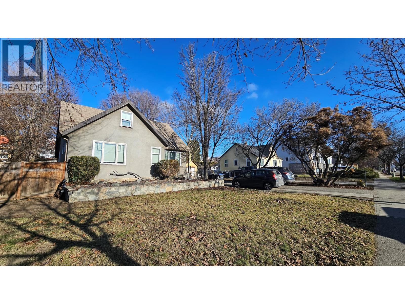  818 Dehart Avenue, Kelowna