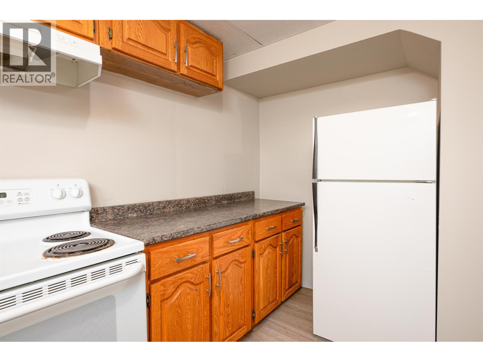 2133 OAK STREET - 17