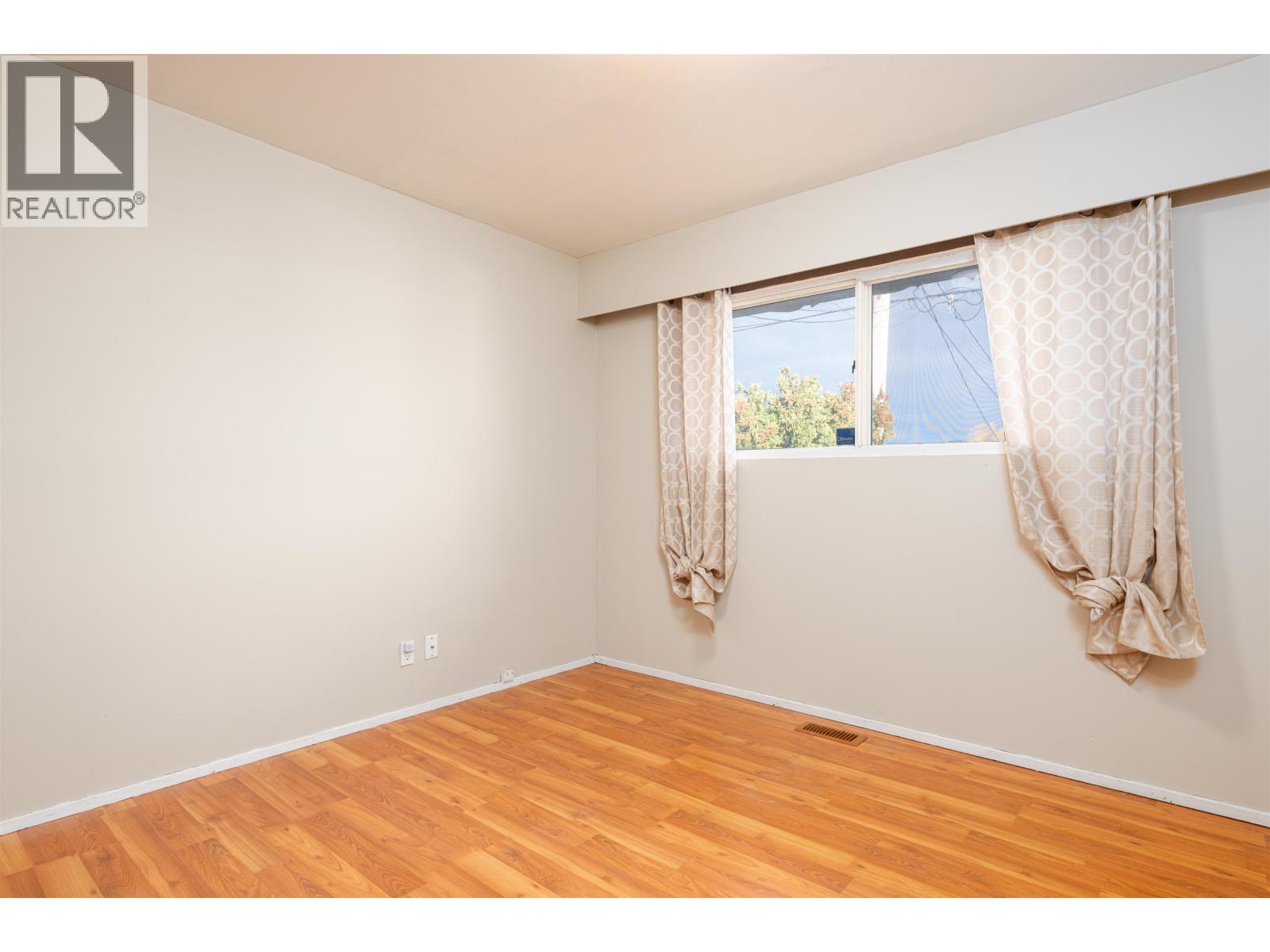 2133 OAK STREET - 6