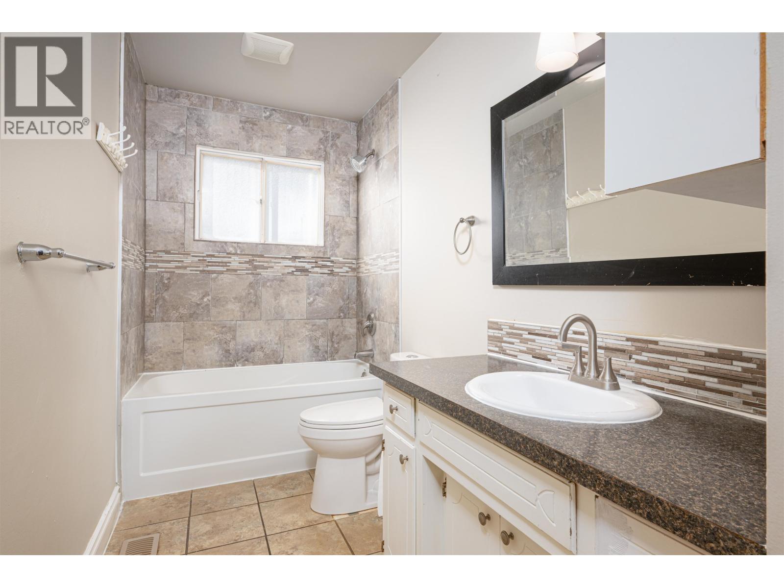 2133 OAK STREET - 12