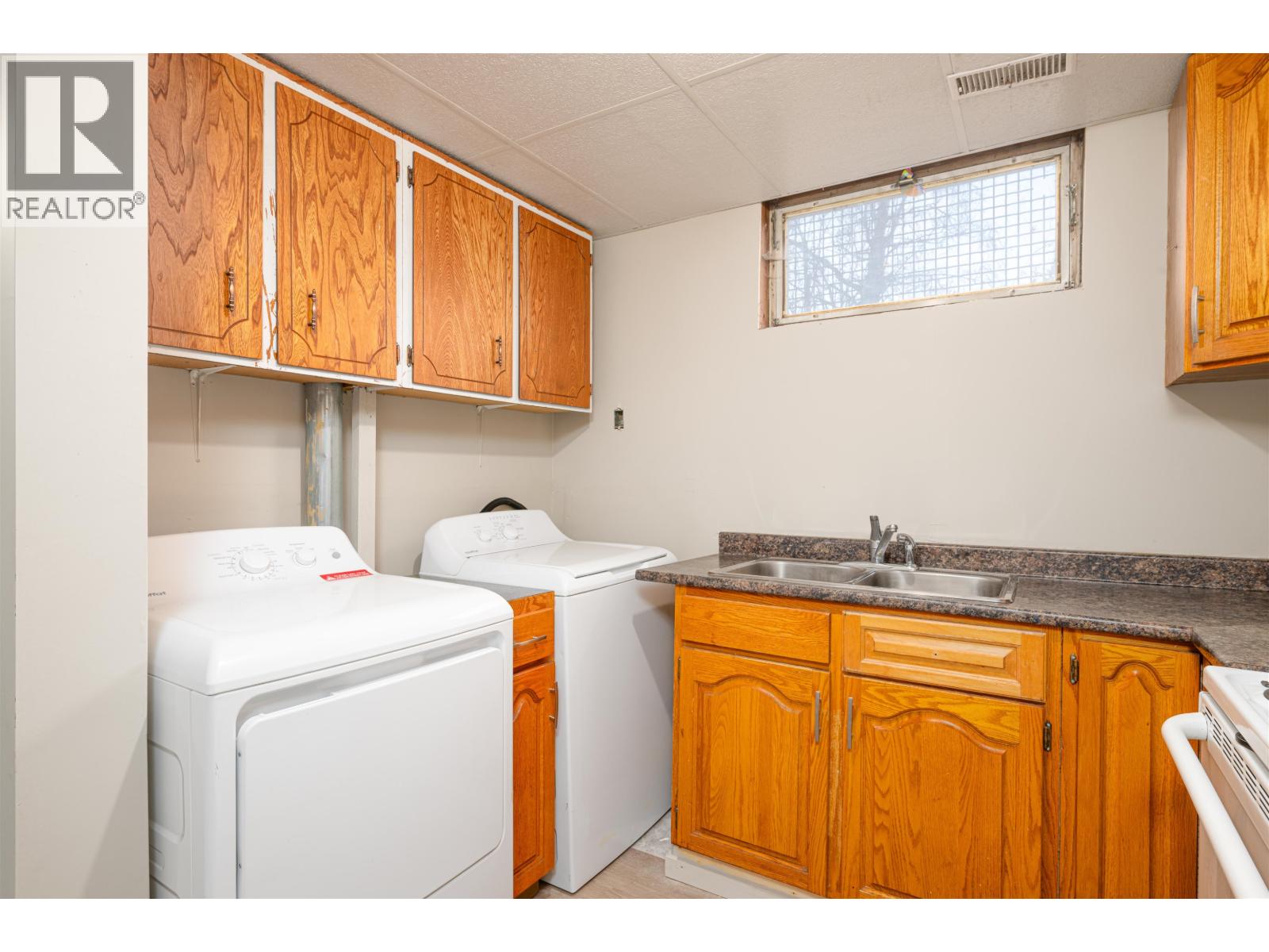 2133 OAK STREET - 27