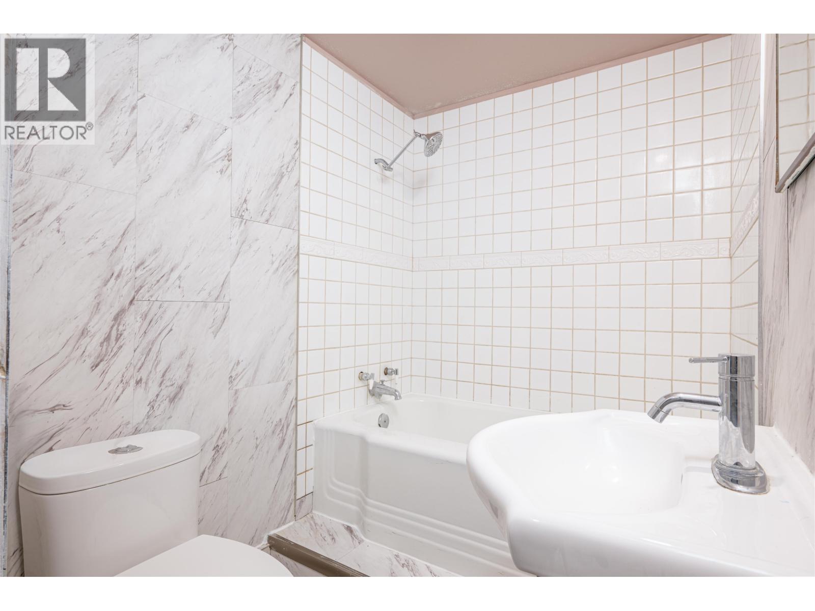 2133 OAK STREET - 18