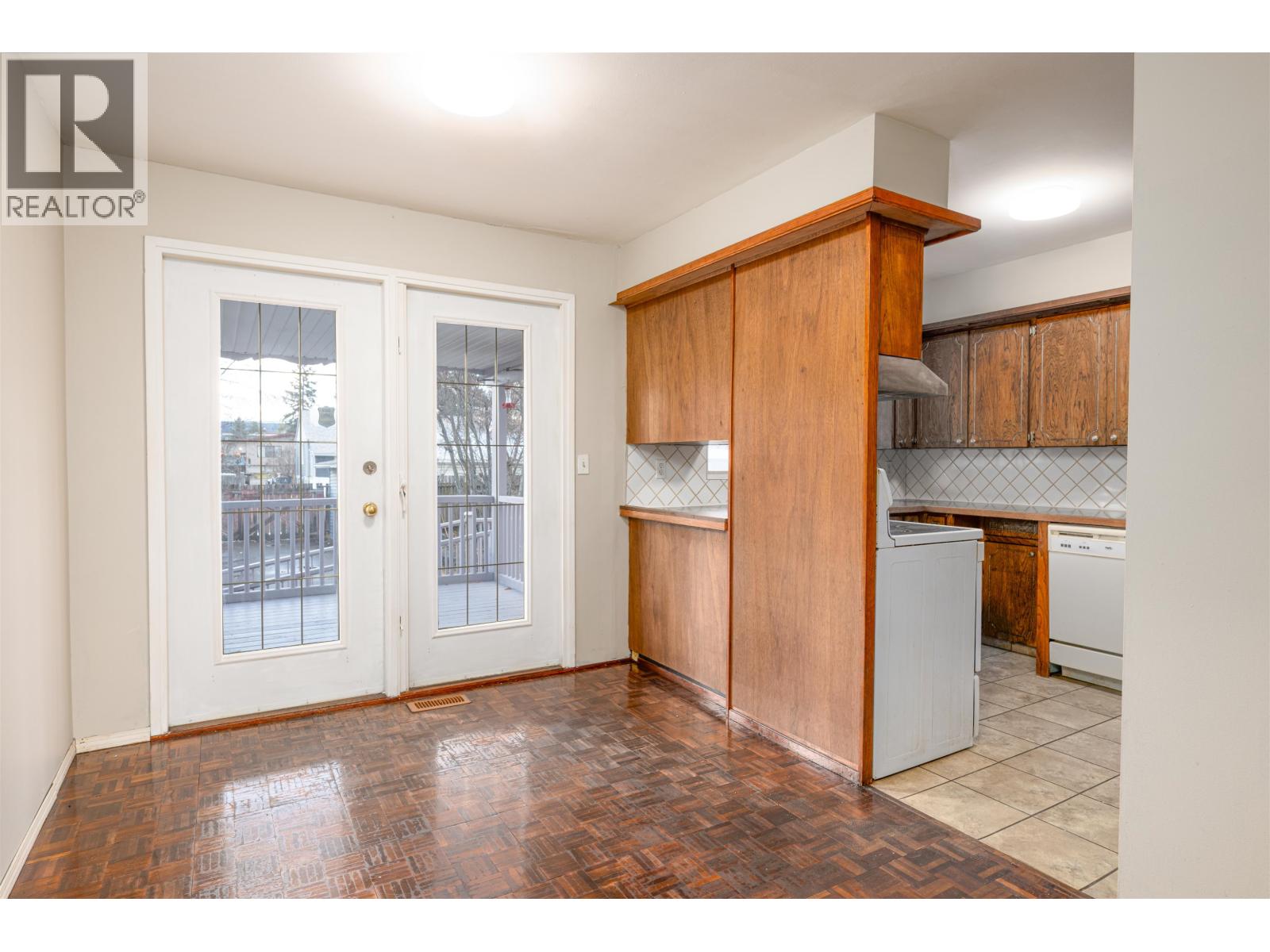 2133 OAK STREET - 11