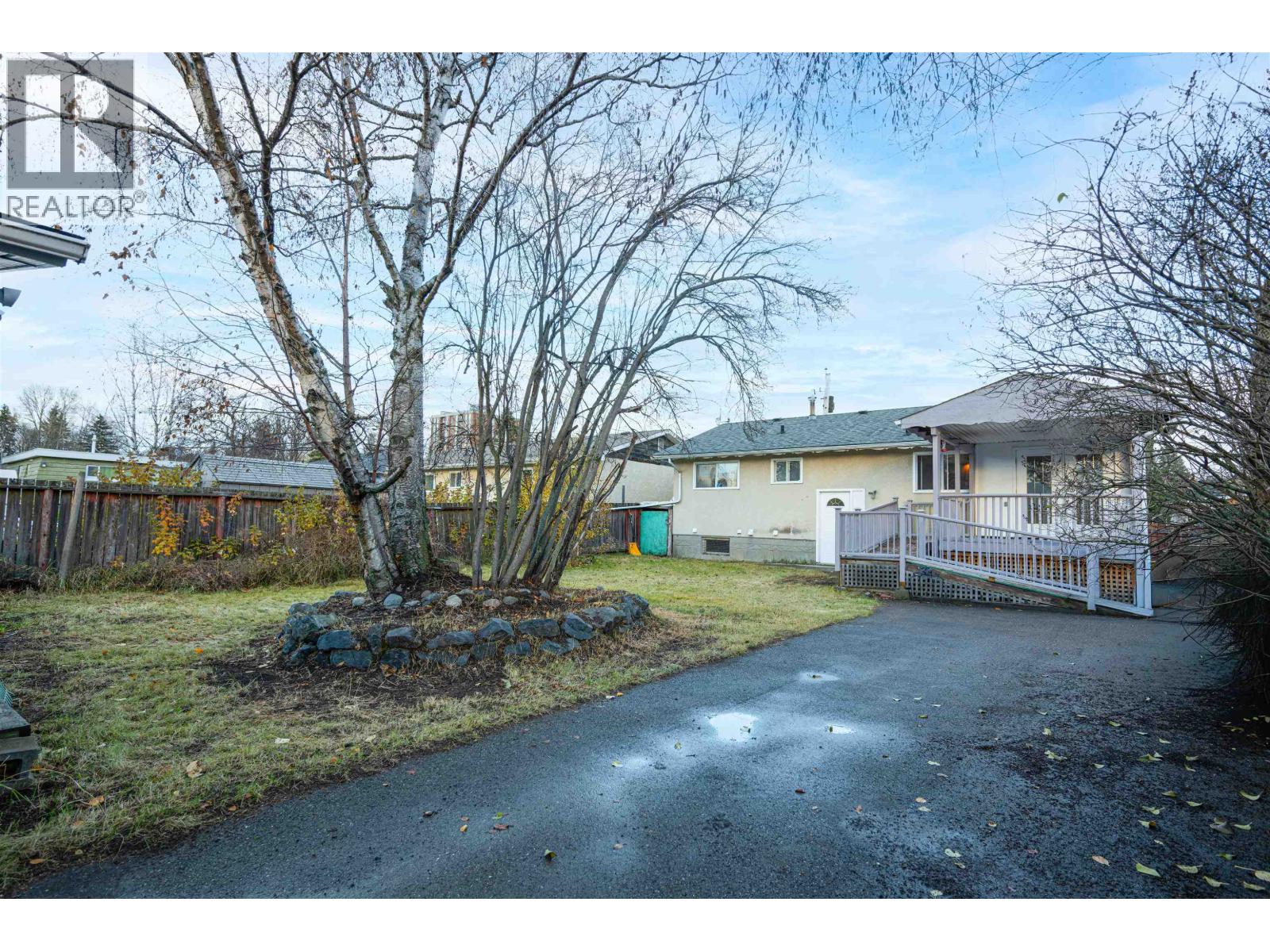 2133 OAK STREET - 24