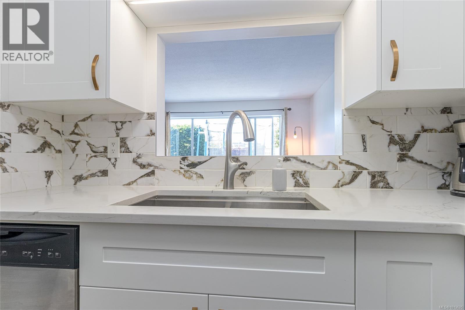 10 1906 Bowen Rd, Nanaimo