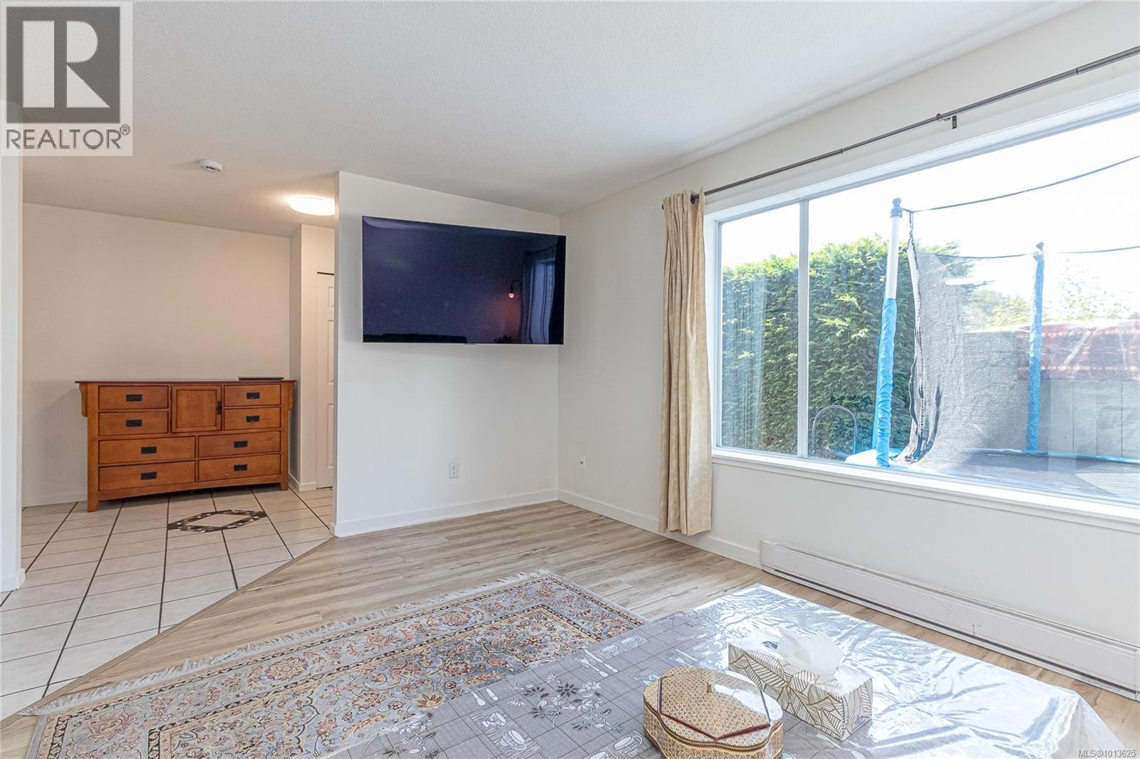 10 1906 Bowen Rd, Nanaimo