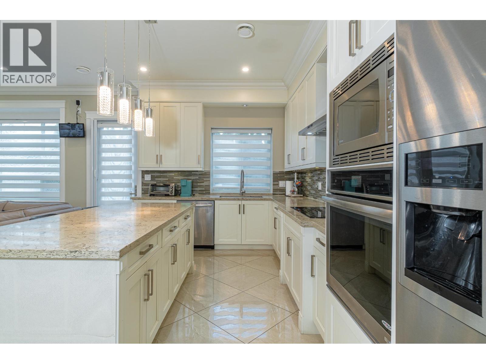 7091 BRIDGE Street, Richmond