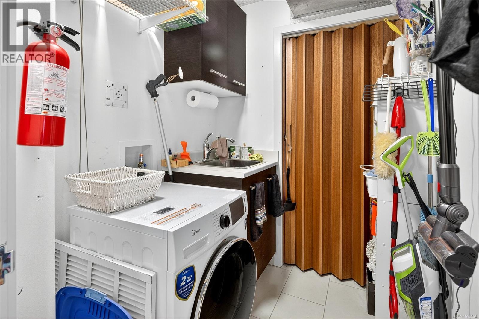 #403 3223 SELLECK WAY - 33