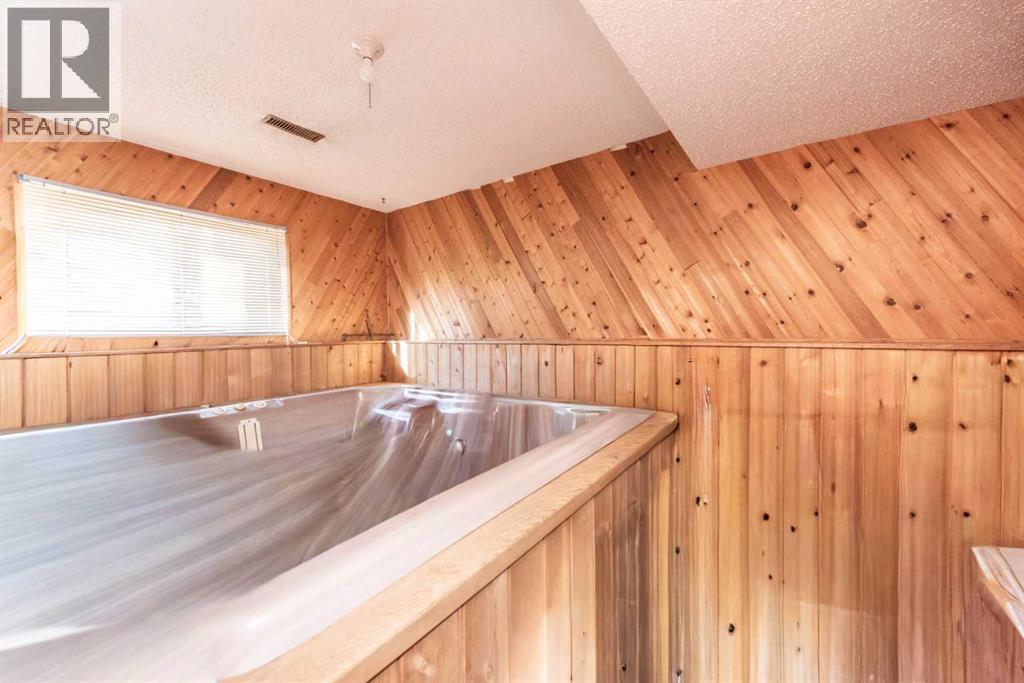 Single Family House 4 Level for Sale in  Whitefield Drive NE Whitehorn Calgary 