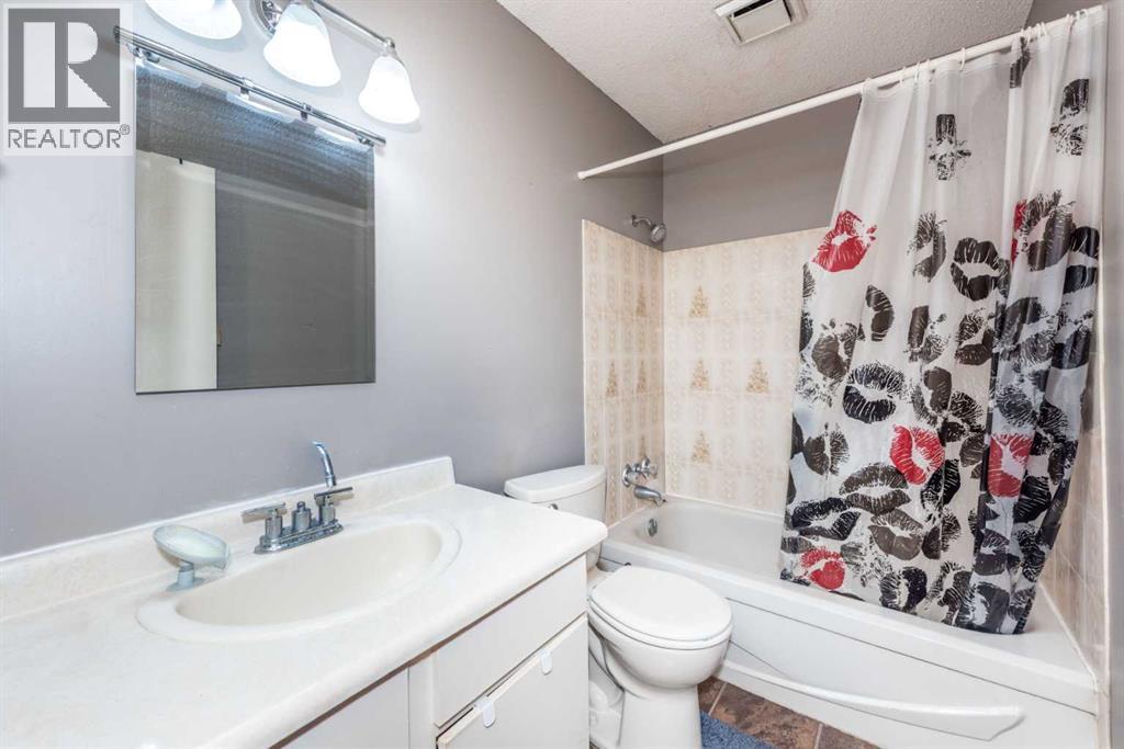 Single Family House 4 Level for Sale in  Whitefield Drive NE Whitehorn Calgary 