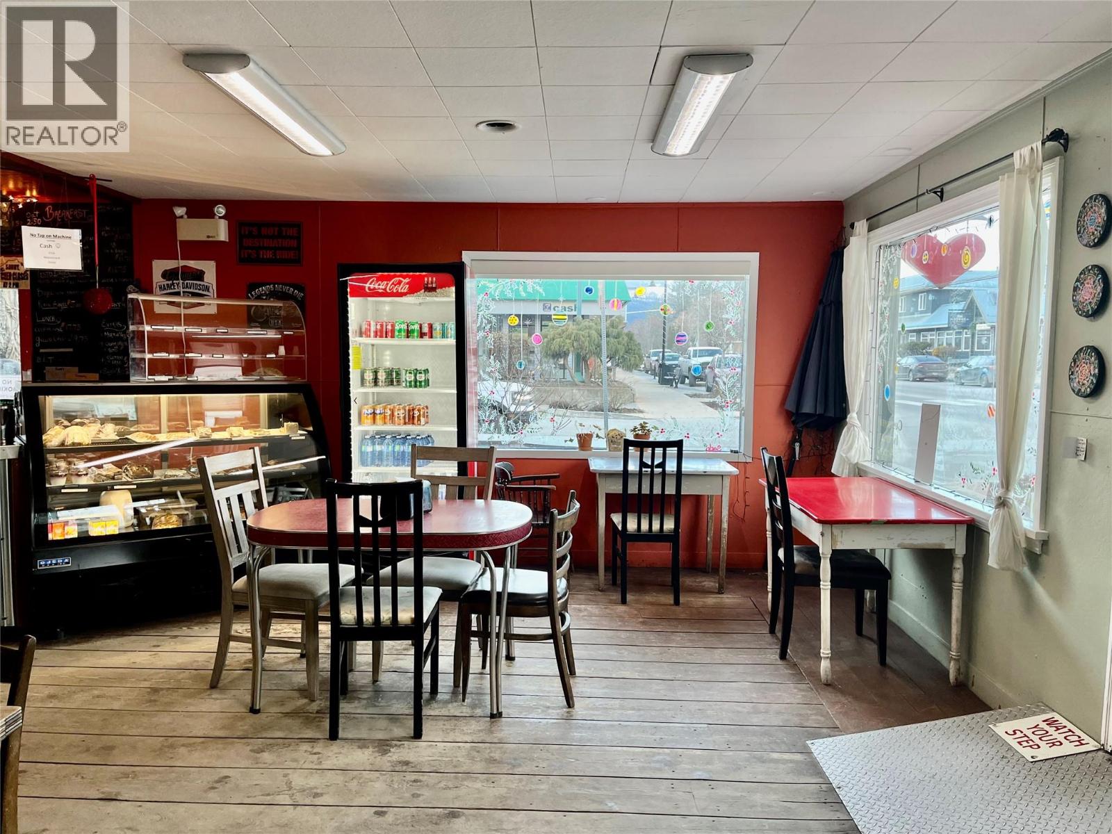 Retail in Nakusp - Image 8