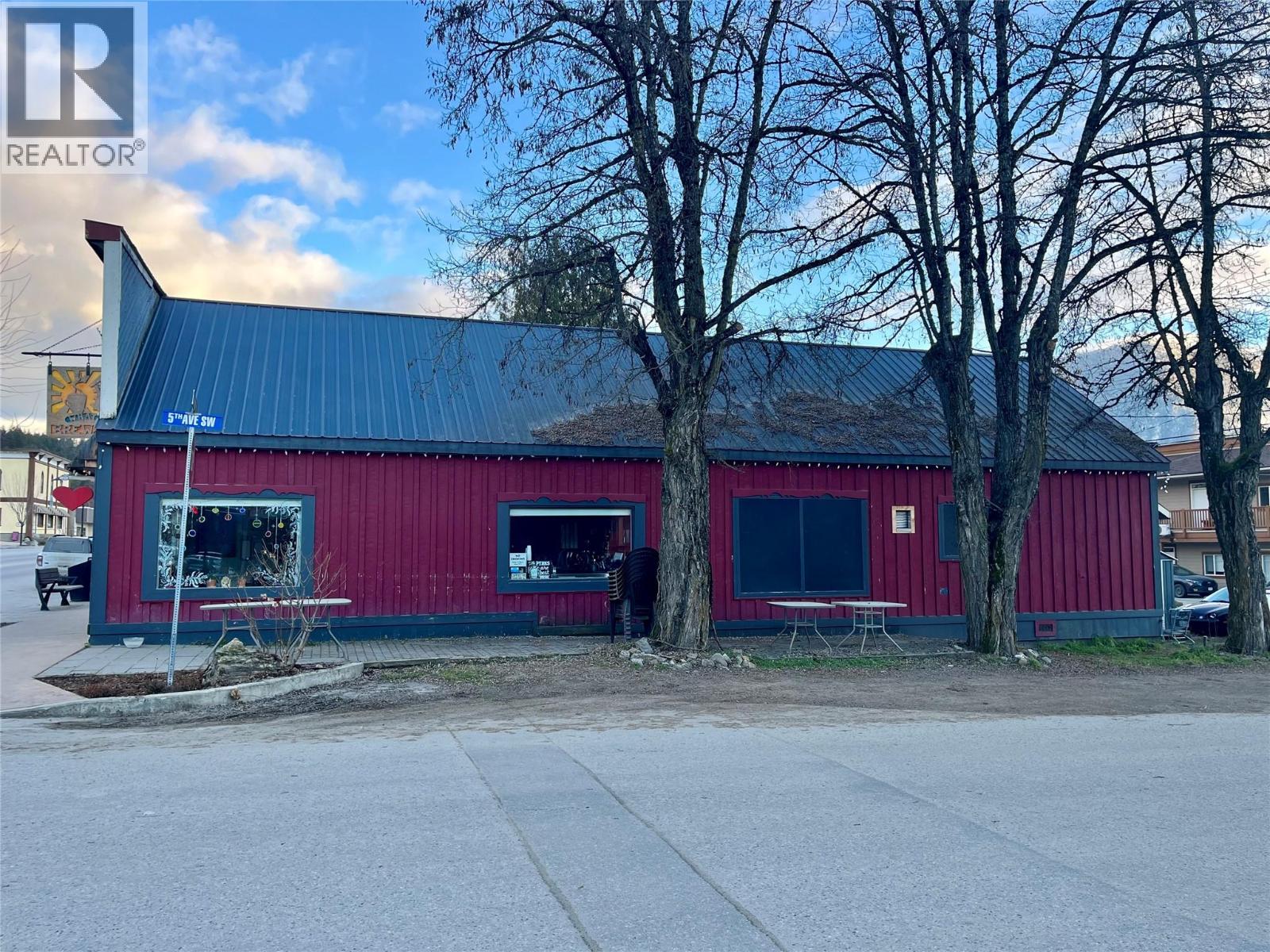 Retail in Nakusp - Image 4