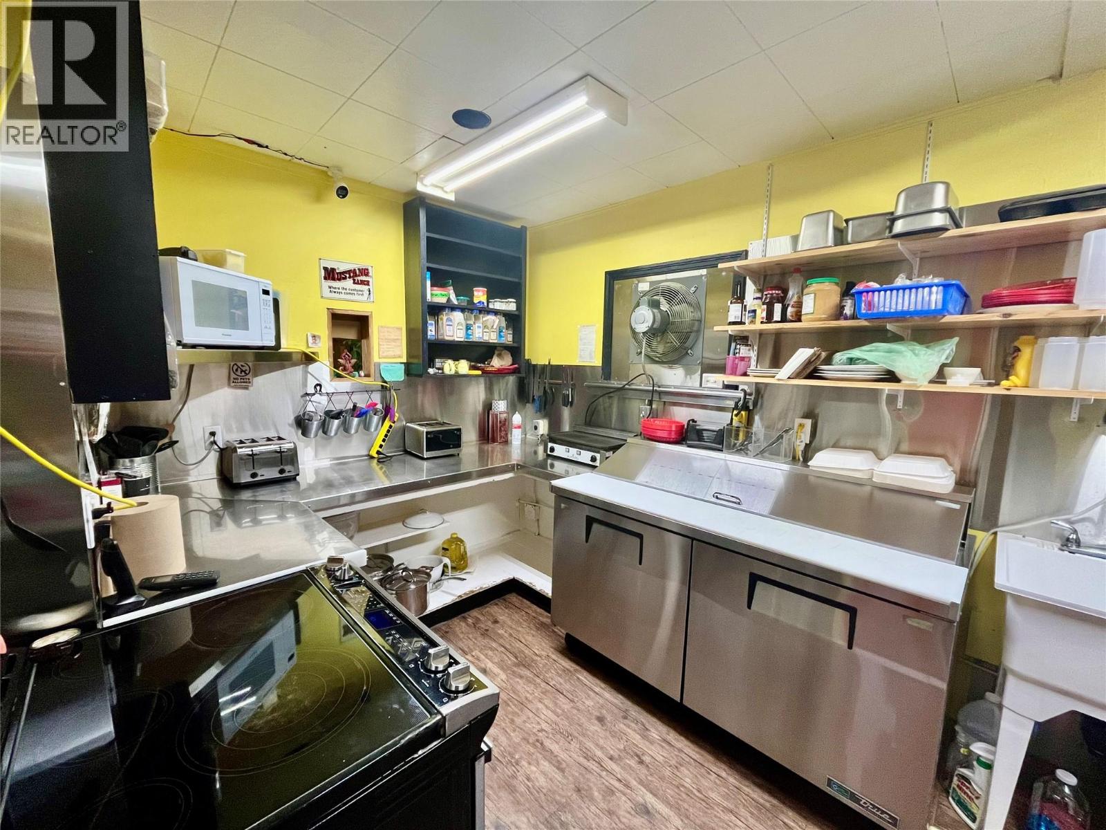 Retail in Nakusp - Image 19