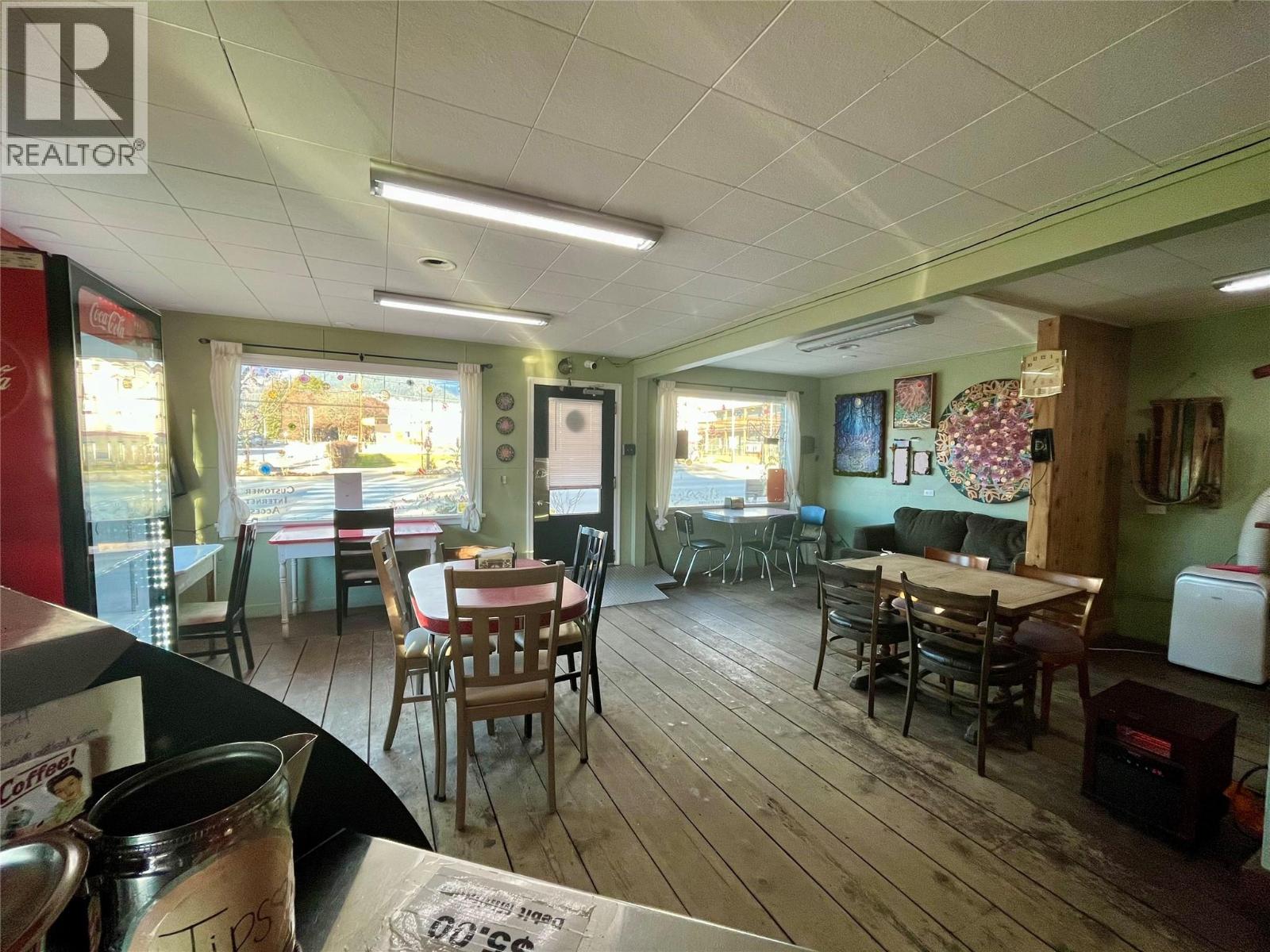 Retail in Nakusp - Image 6